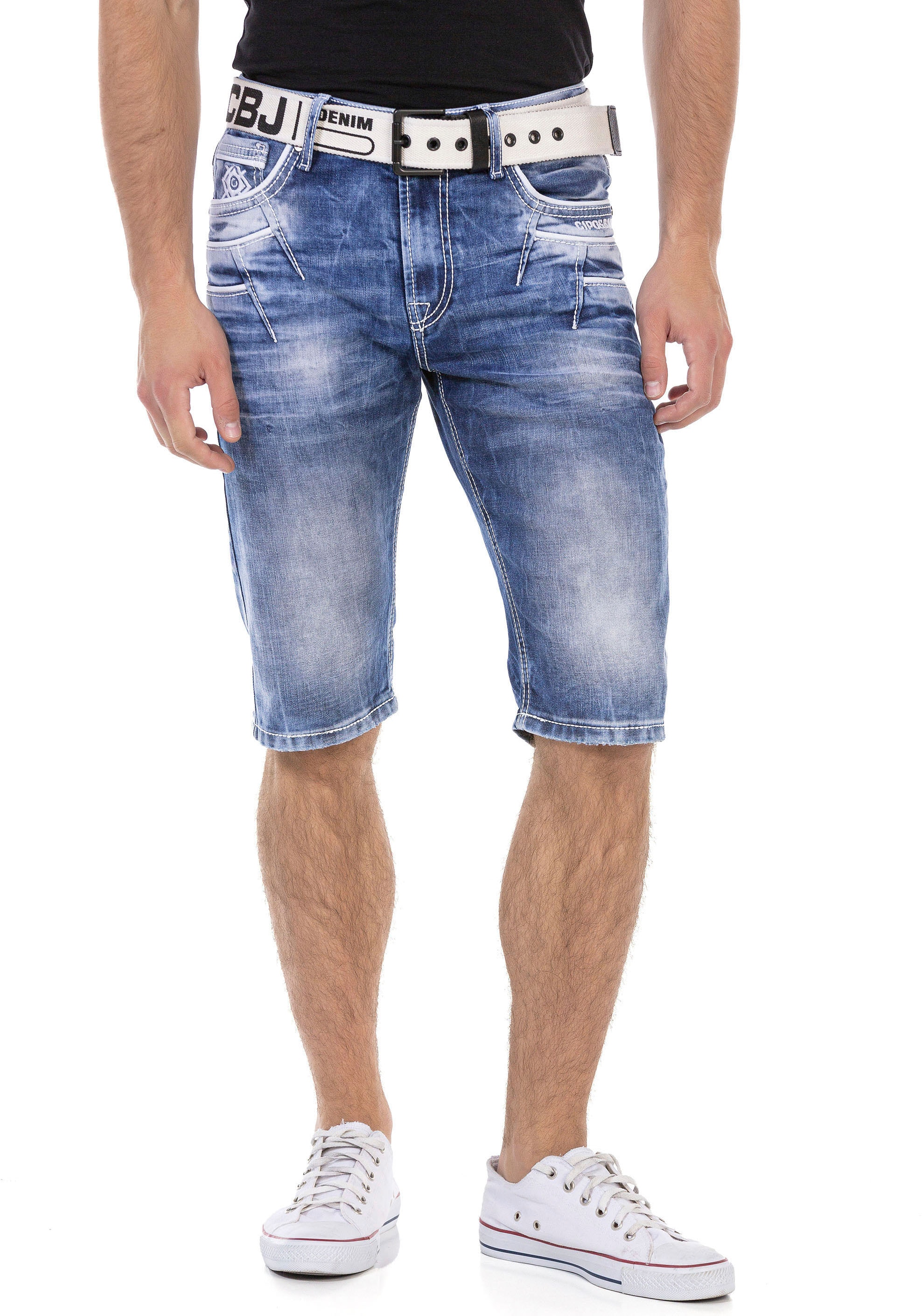 Cipo & Baxx Jeansbermudas in Denim und mit markanten Taschen
