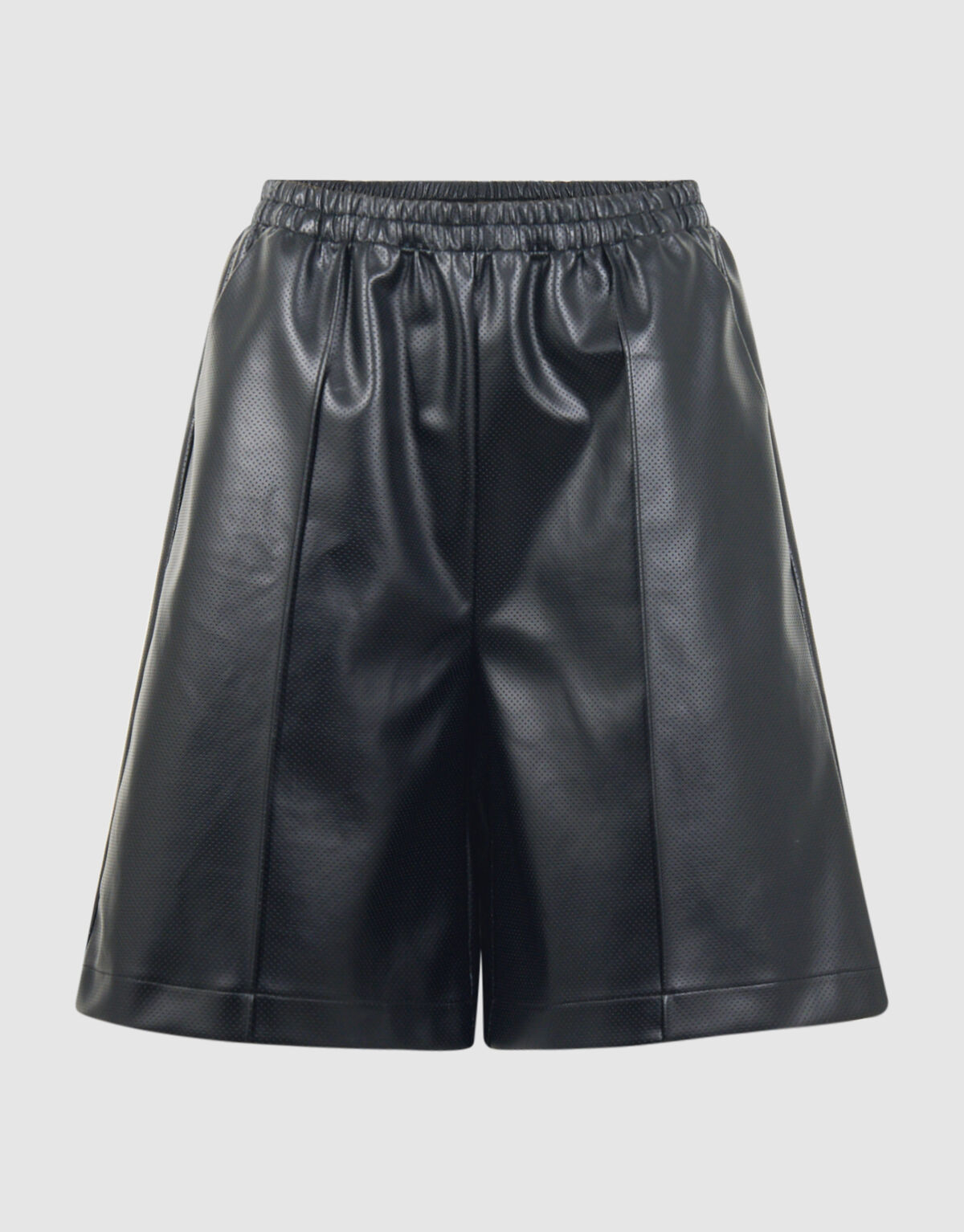 Relaxed Fit Vegan Leren Short Zwart