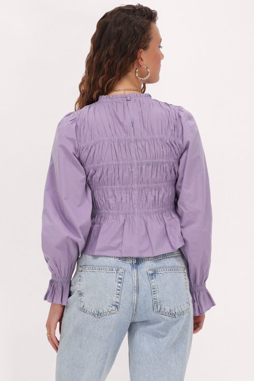 Paarse getailleerde blouse met pofmouwen