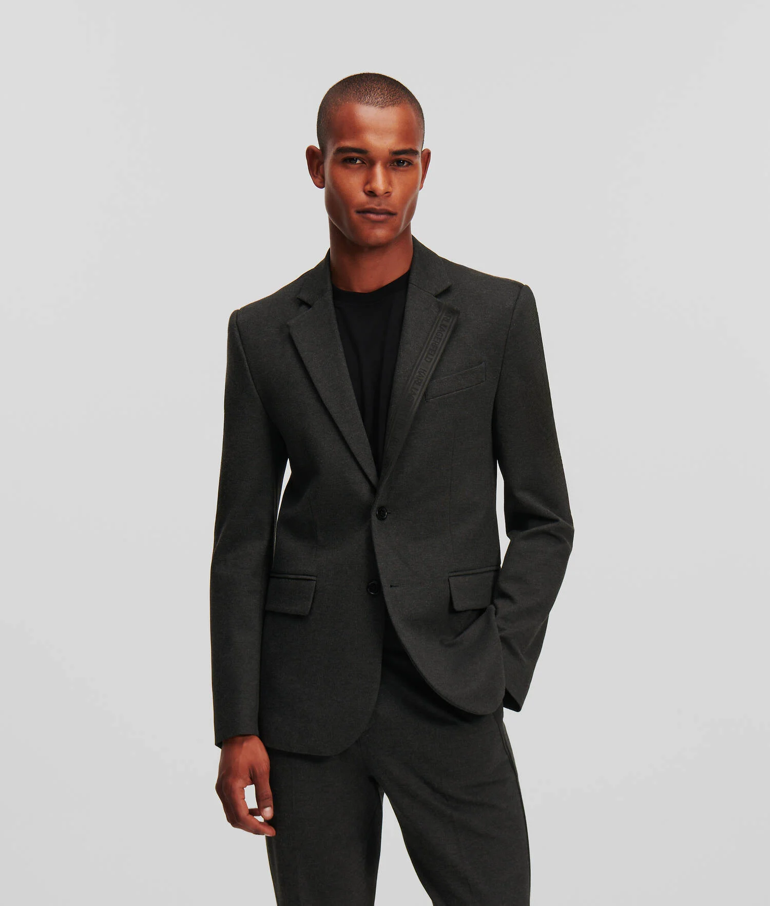 VESTE EN PUNTO À LA COUPE CLASSIQUE