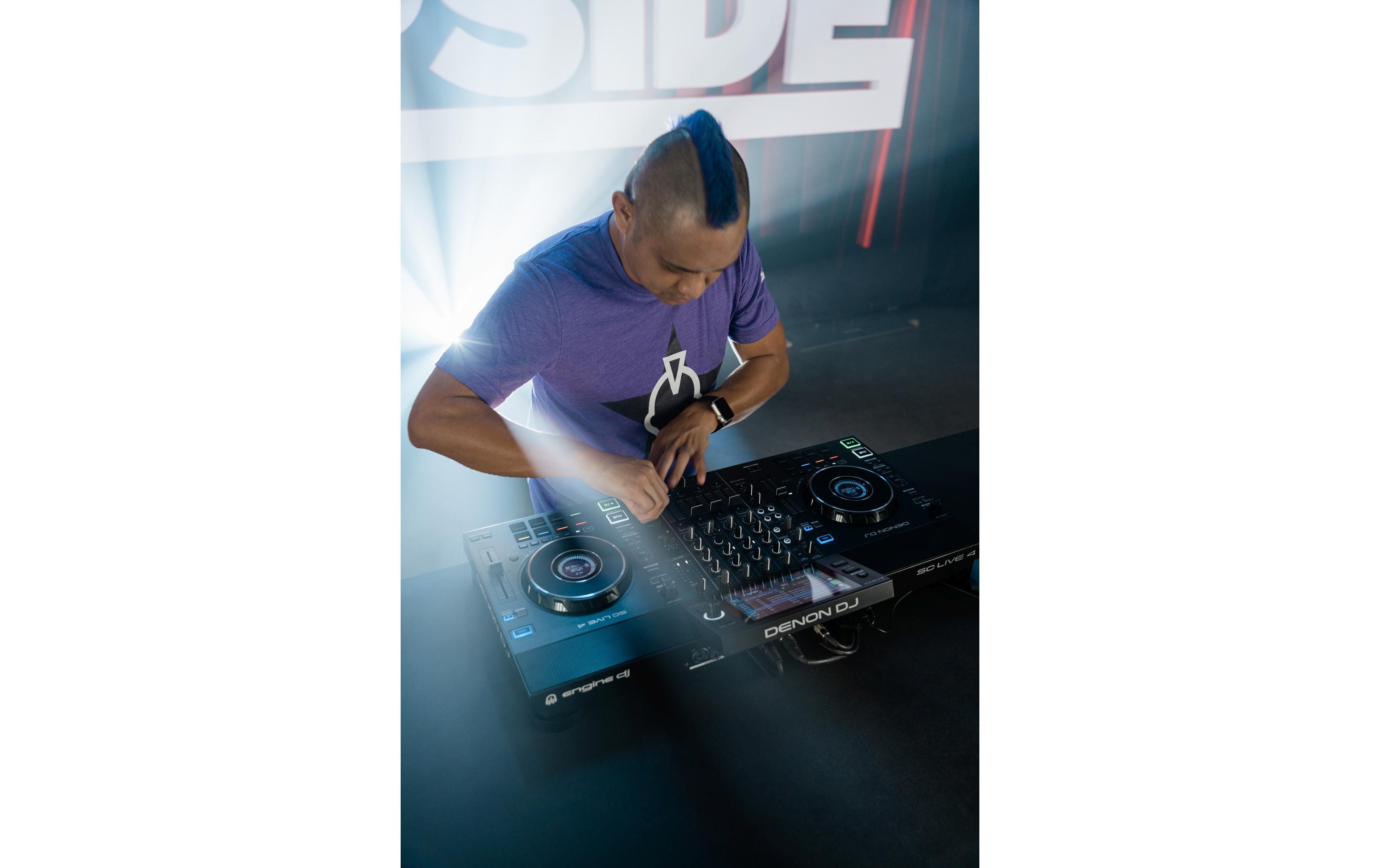 DJ-Controller SC Live 4 Schwarz<br>4-Deck Standalone DJ Controller mit WiFi