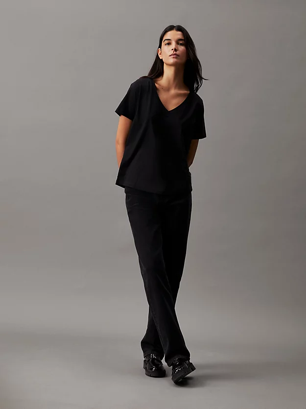 Camiseta com decote em V