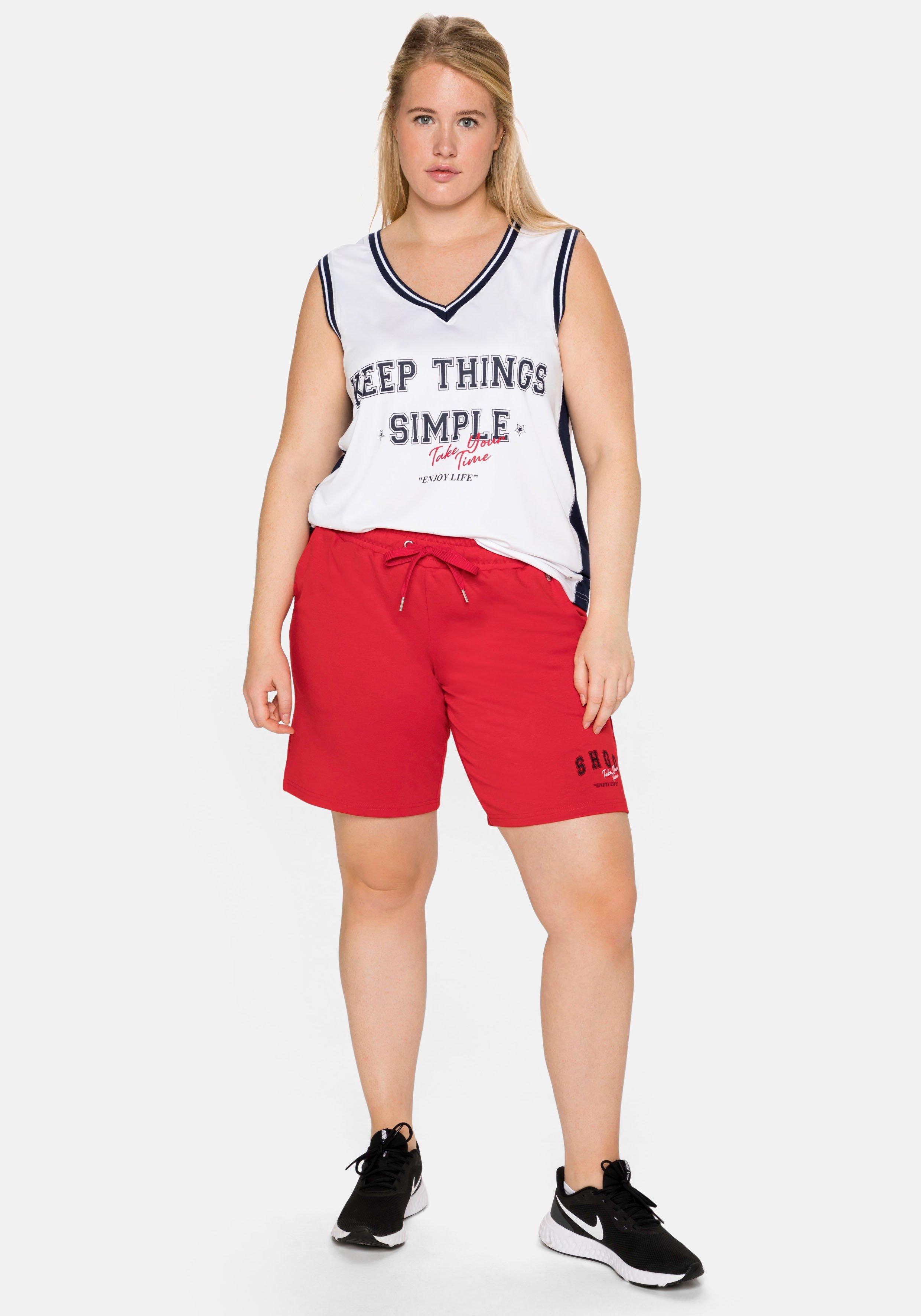 Bermudas aus Funktionsmaterial, mit kleinem Print