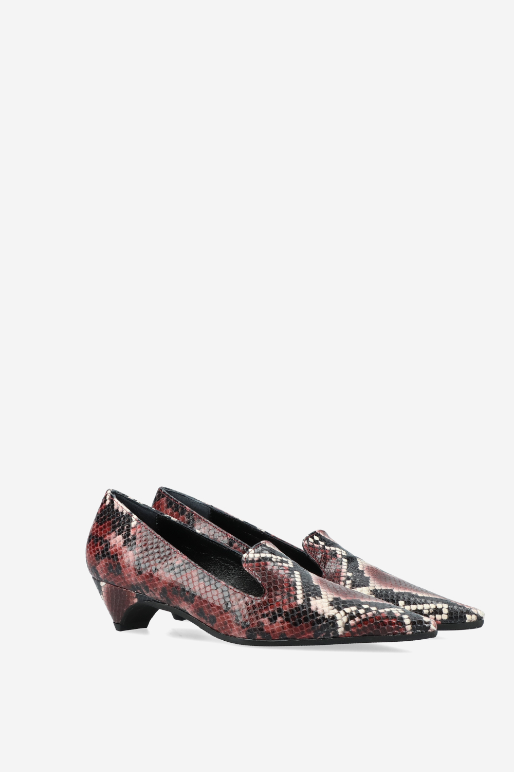 Pointed-toe leather pumps