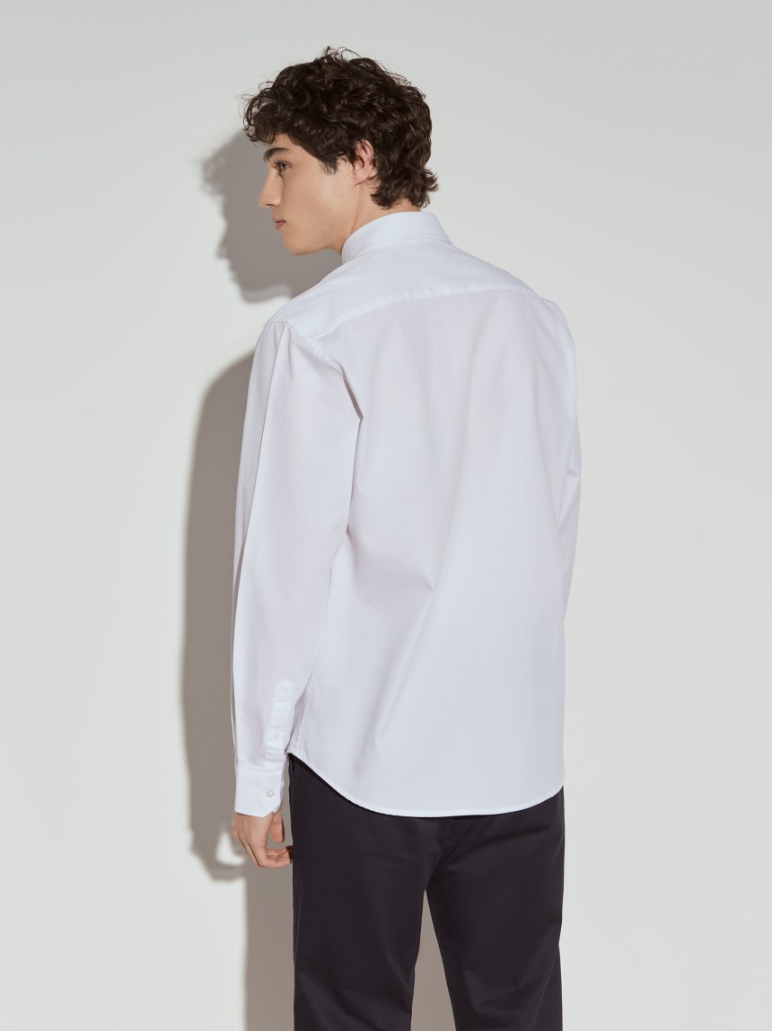Camisa slim fit de algodão garment dye