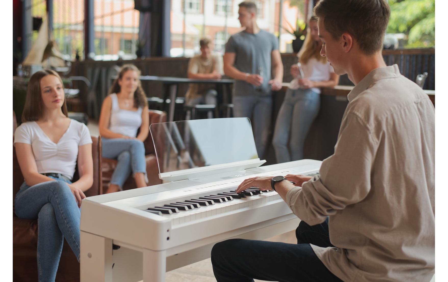 E-Piano ES-520 – Schwarz<br>Digitalpiano mit Bluetooth-MIDI-Konnektivität und integrierten Lern- und Aufnahmefunktionen