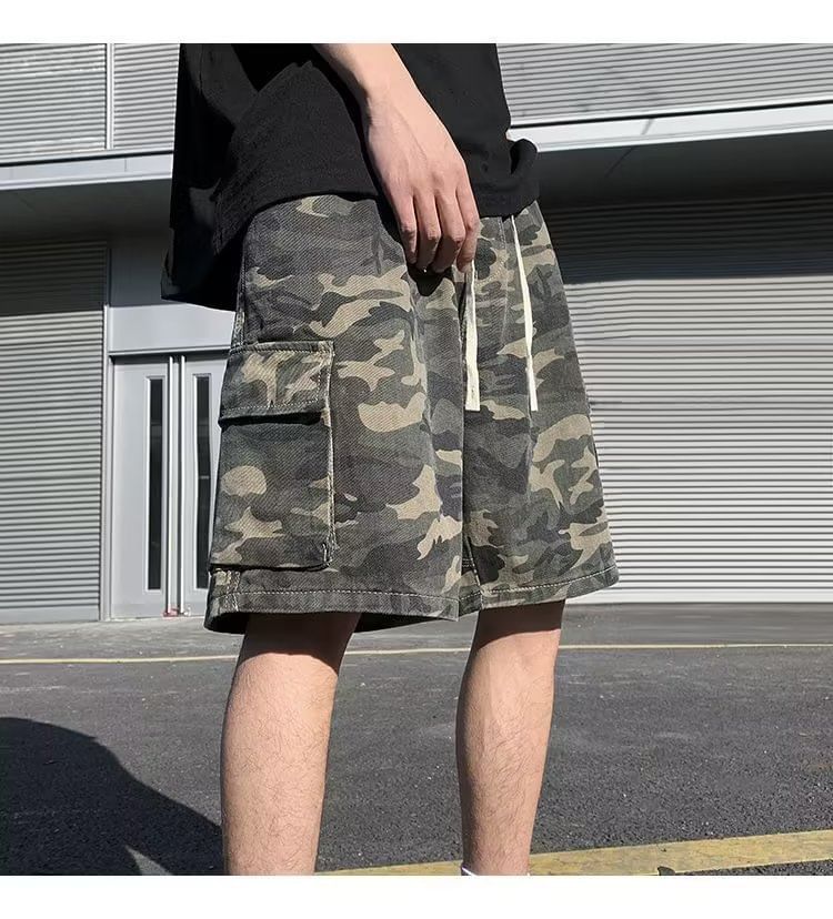 Urtishia - Camouflage shorts met trekkoordtaille