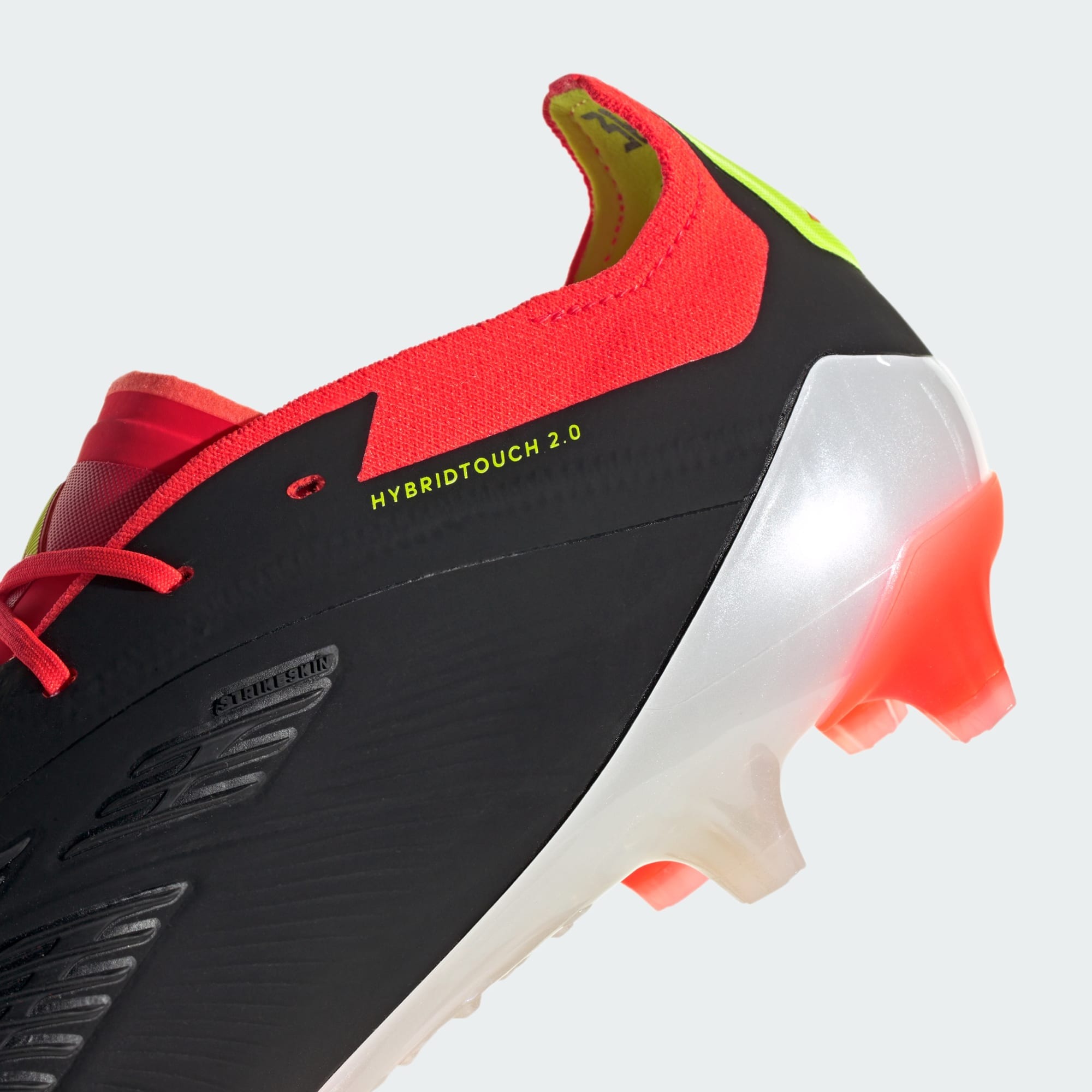 Predator Elite L AG Core Black/Cloud White/Solar Red
