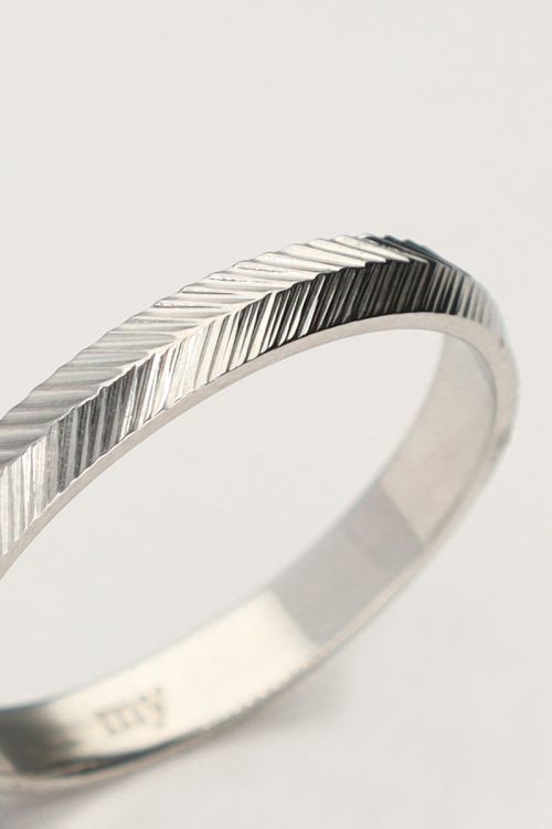 Minimalistische ring met vissengraat