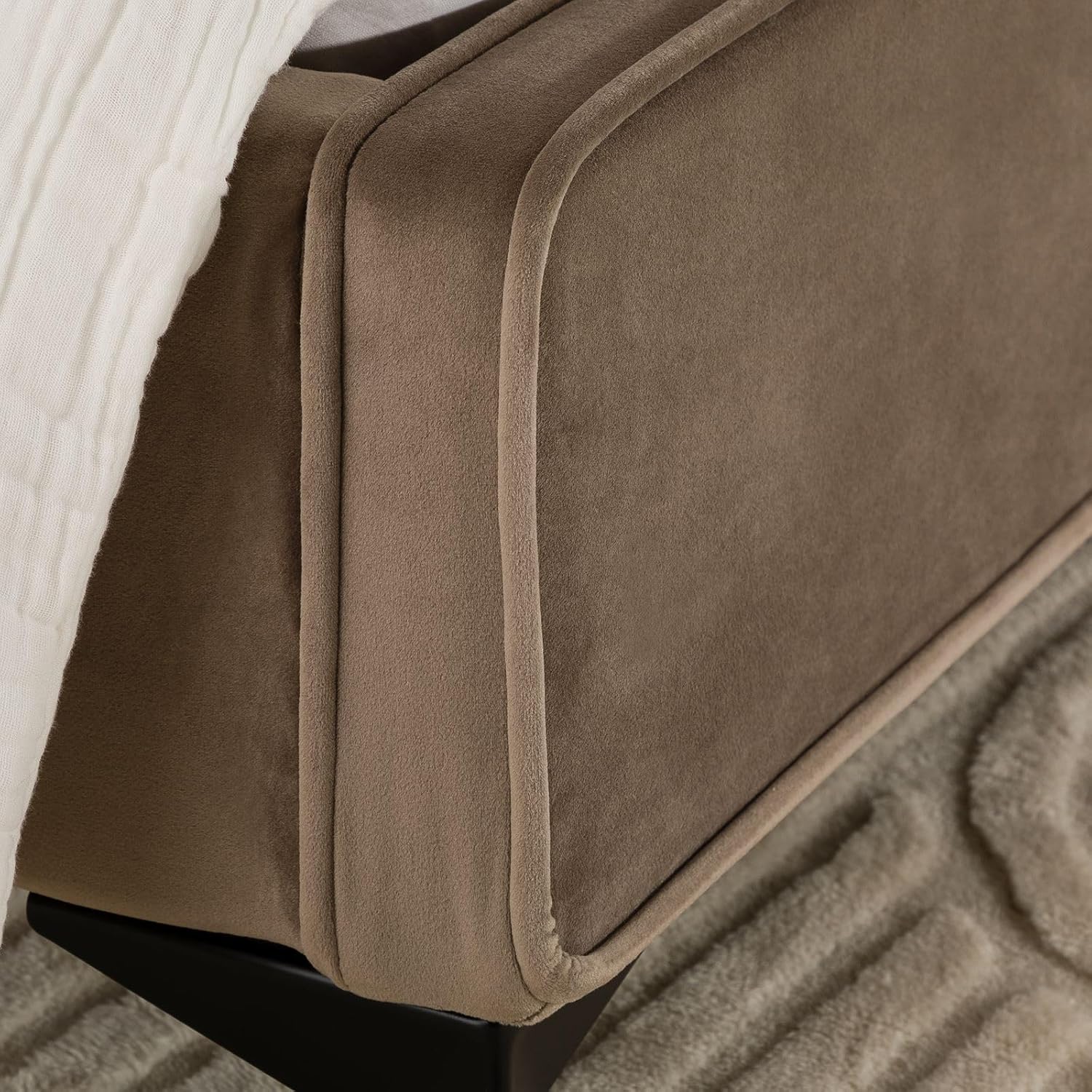 IDIMEX Polsterbett LAVORO Einzelbett 90x200, Greige - Bett mit Lattenrost und Samtstoffbezug, Bettgestell mit gepolstertem Kopfteil, modernes Design, Robuster Holzrahmen & Metallbeine