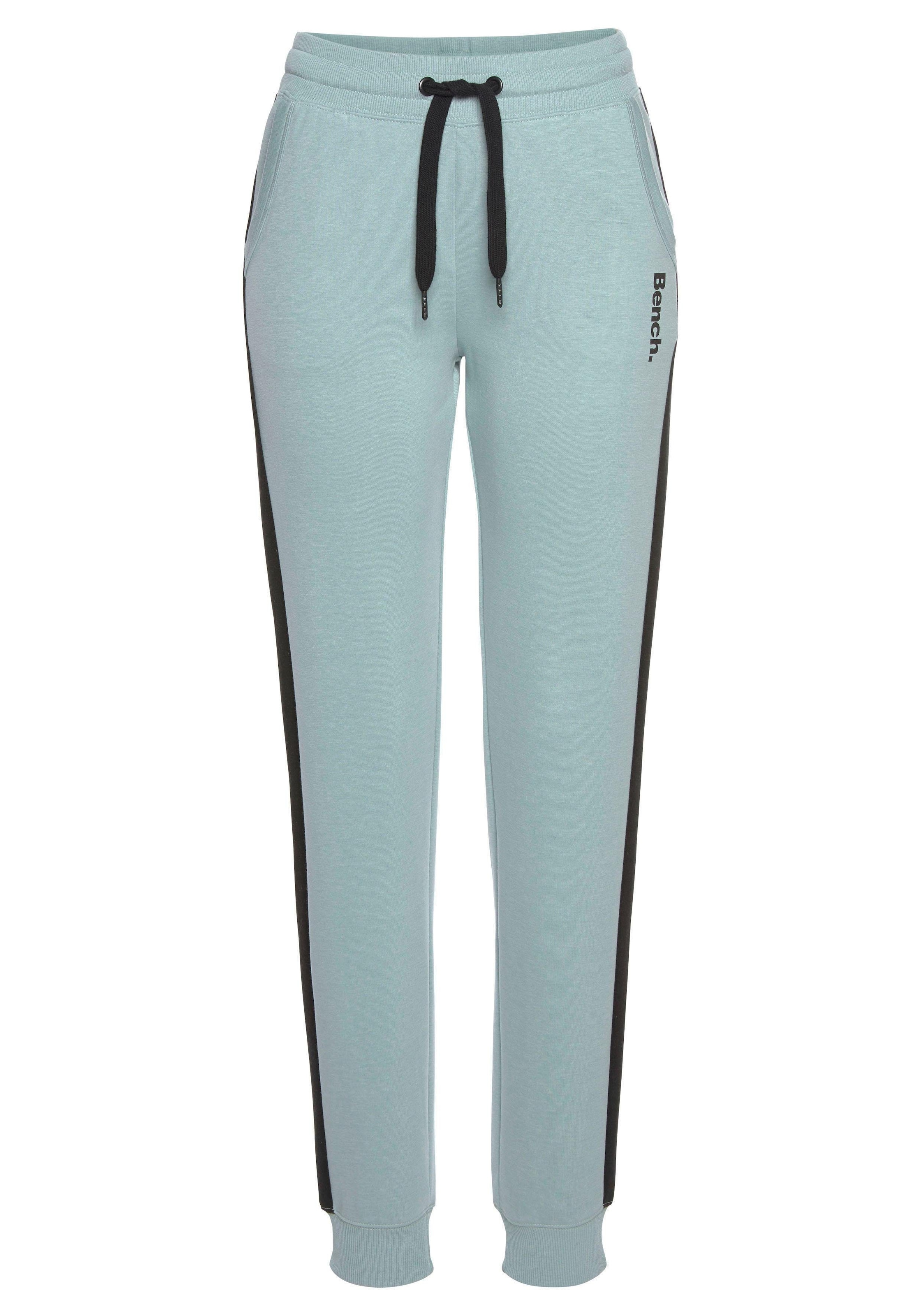 Bench. Loungewear Sweathose  mit Seitenstreifen und schmalem Bein, Loungeanzug