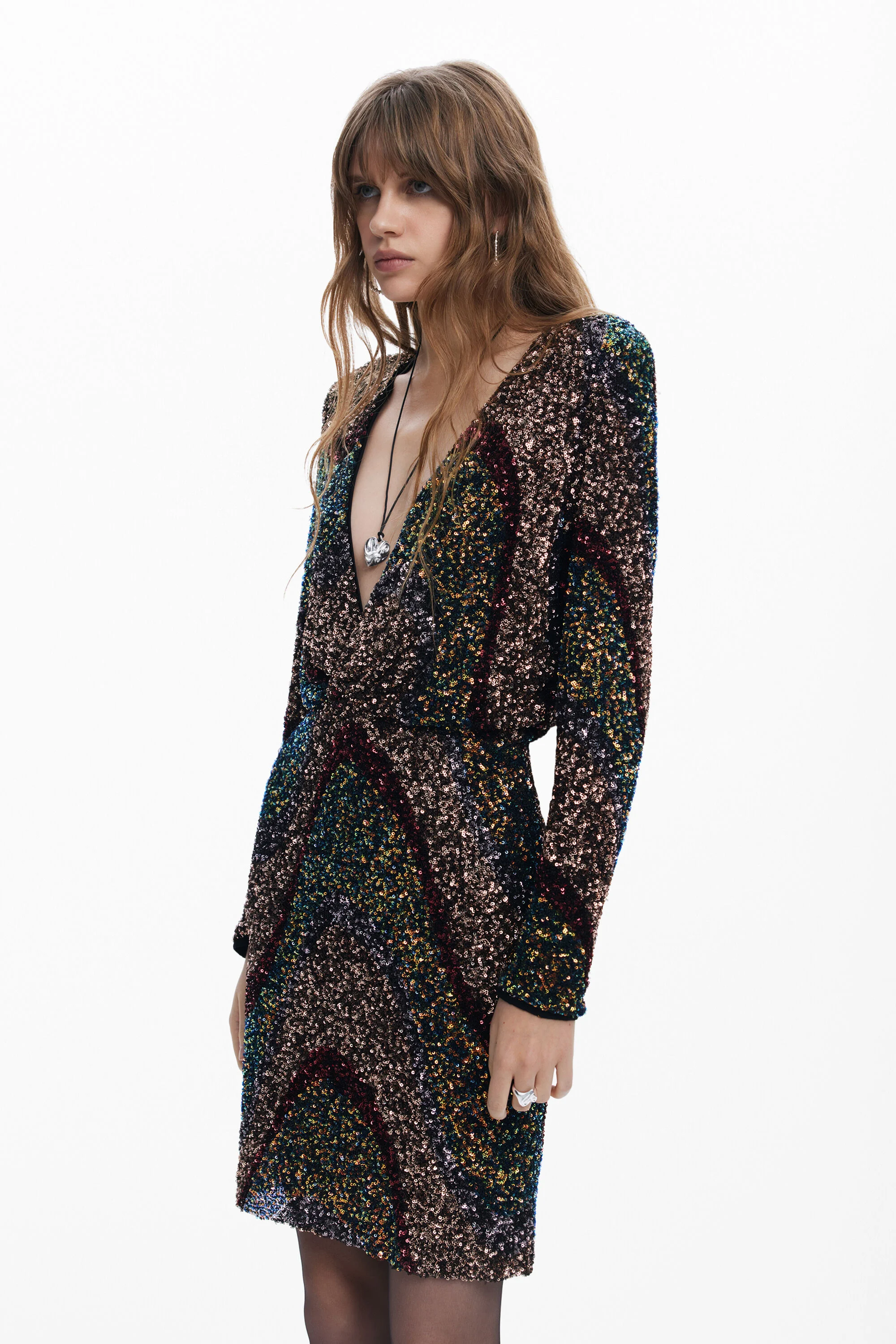 Vestido curto com lantejoulas