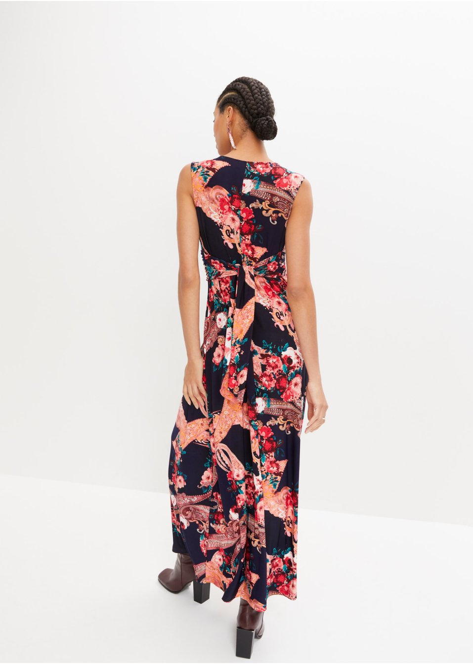 Robe longue avec détail croisé