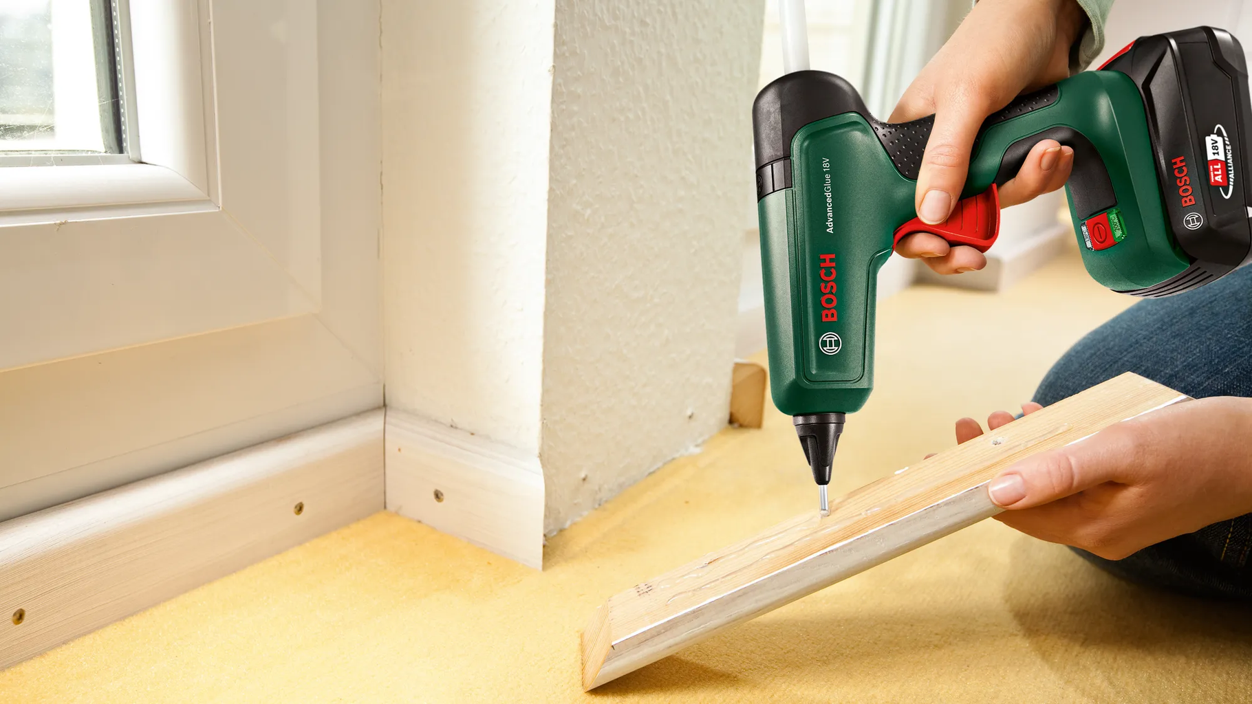 Bosch Home & Garden  AdvancedGlue 18V    Leistungsstarke Akku-Klebepistole für starke Klebeverbindungen