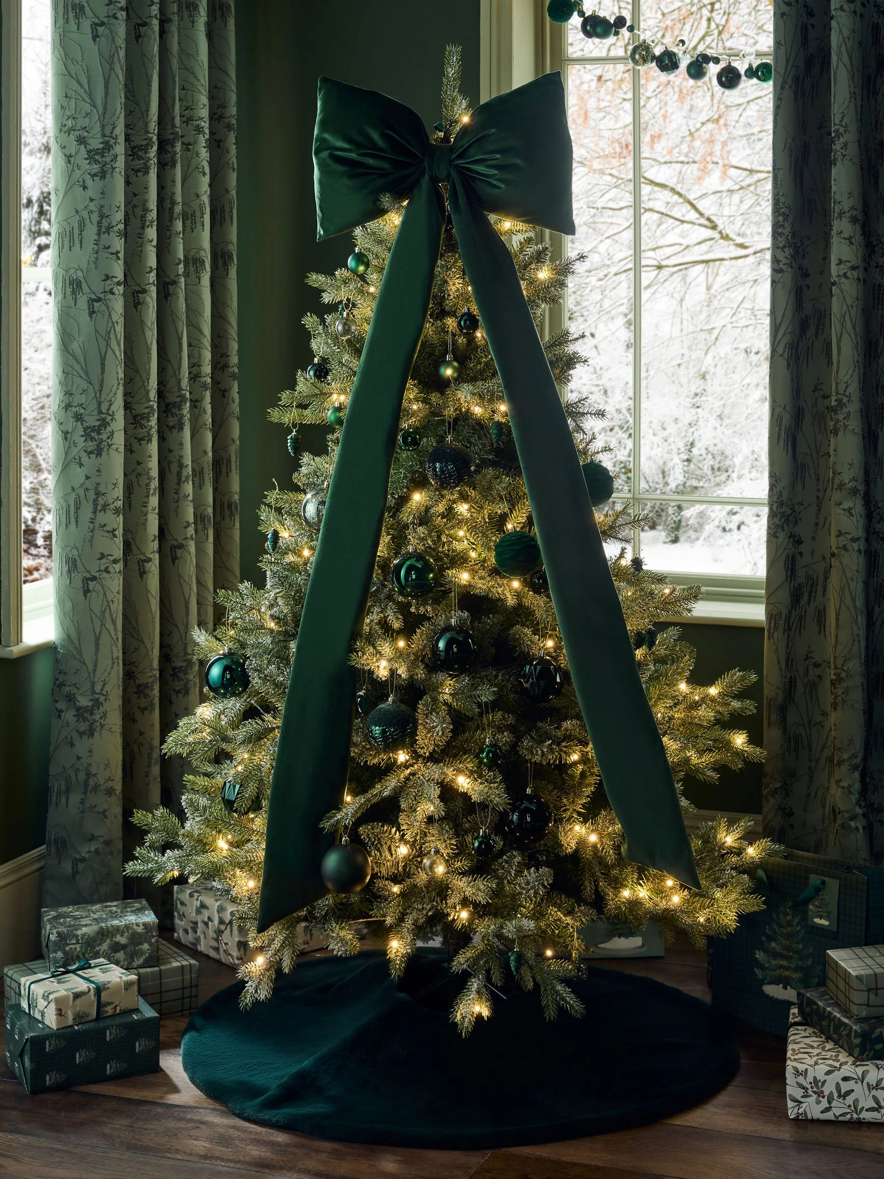 Fluwelen kerstboompiek met strik