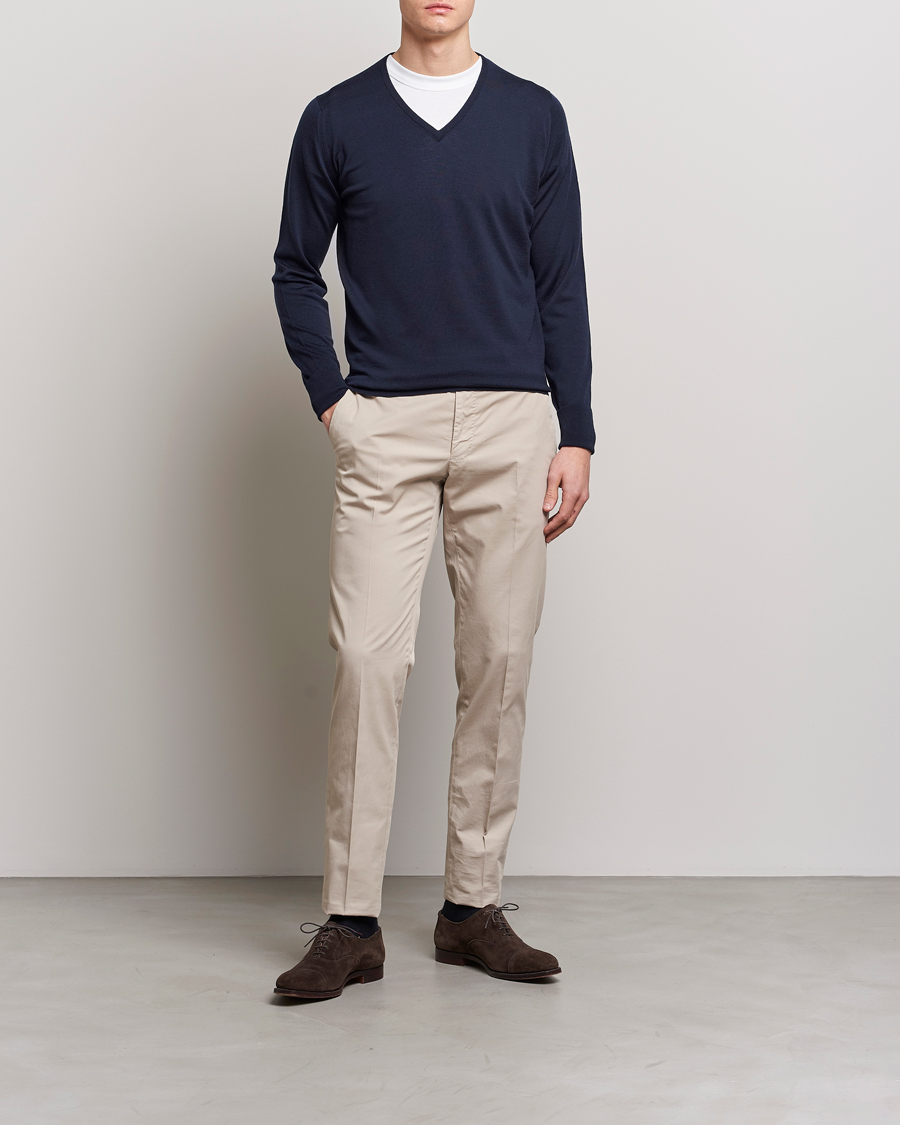 John Smedley Bobby Extra Fine Merino V-Neck Pullover Midnight