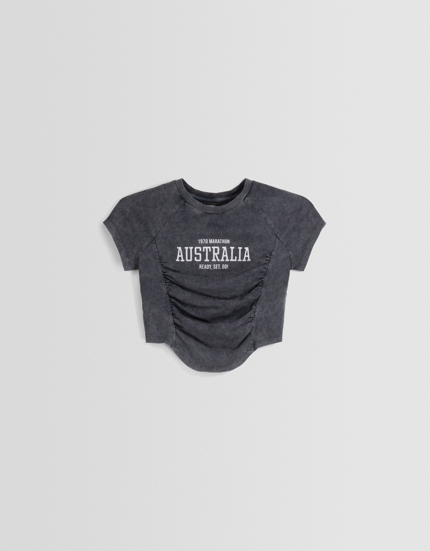 Camiseta de manga curta com estampa de efeito desbotado