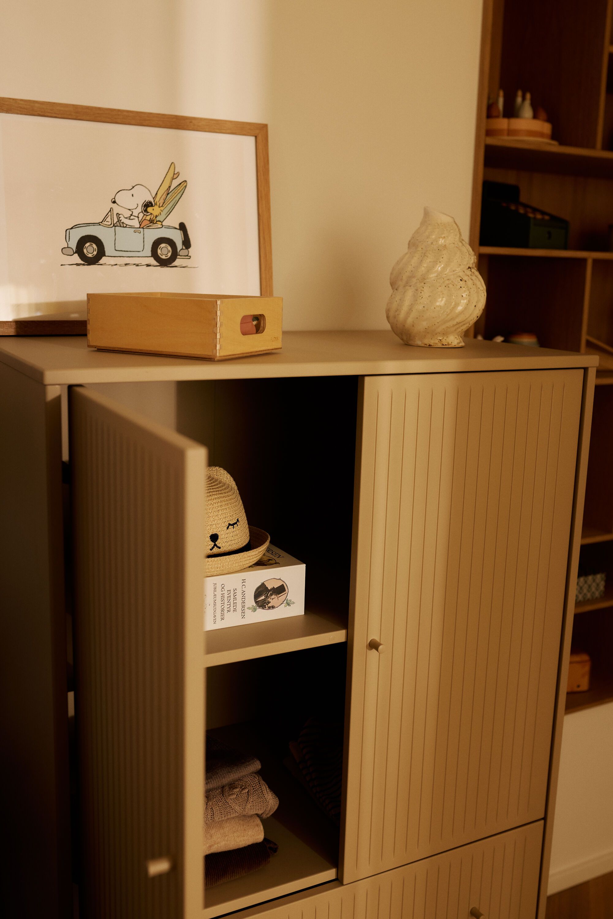 SAGA Schr groov 2 Schbl oat,oat knob/Füs - Oat / B: 75.0 cm x T: 45.0 cm x H: 129.5 cm