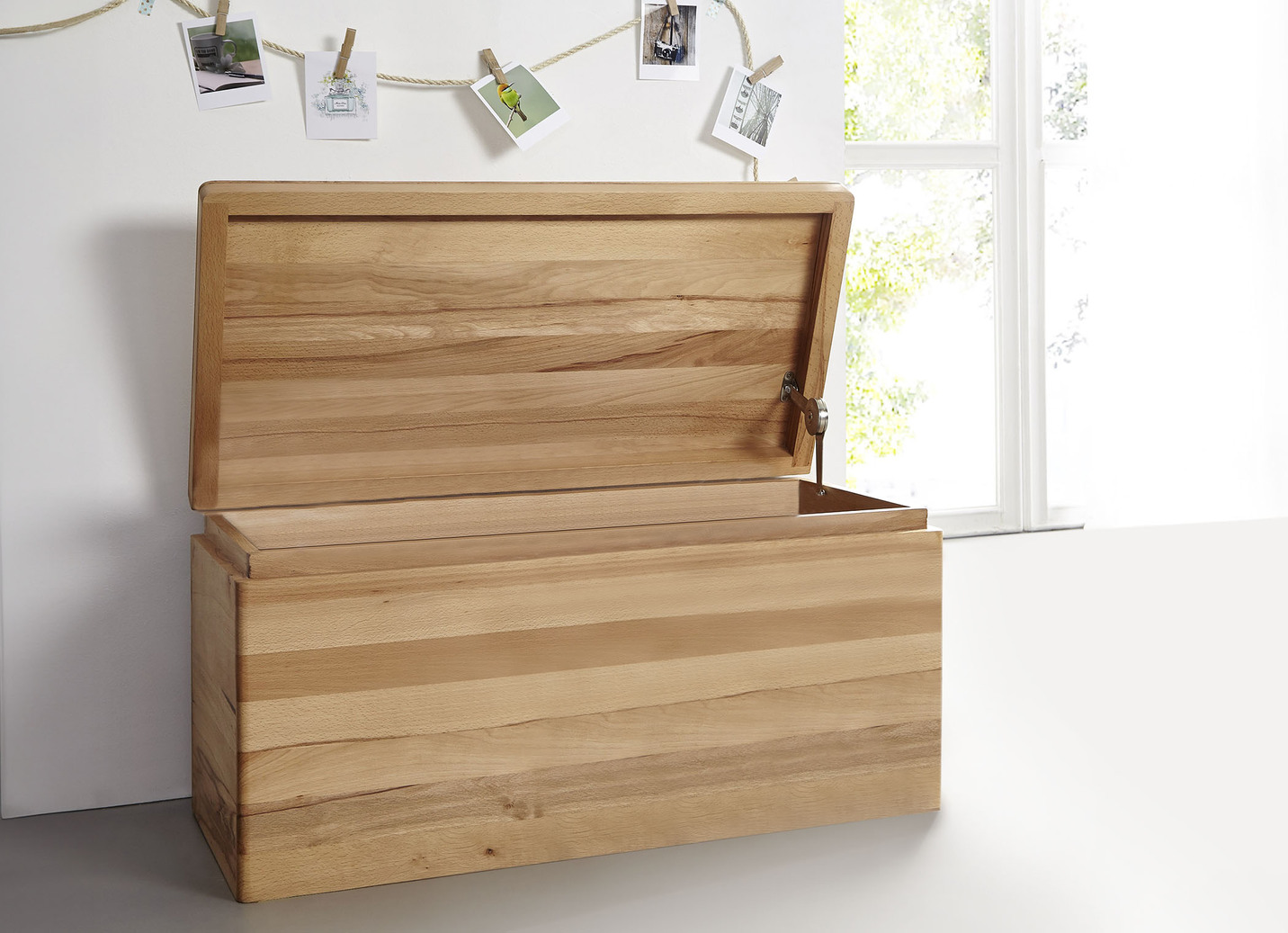 Massivholz Truhe mit gerundeten Ecken und Kanten