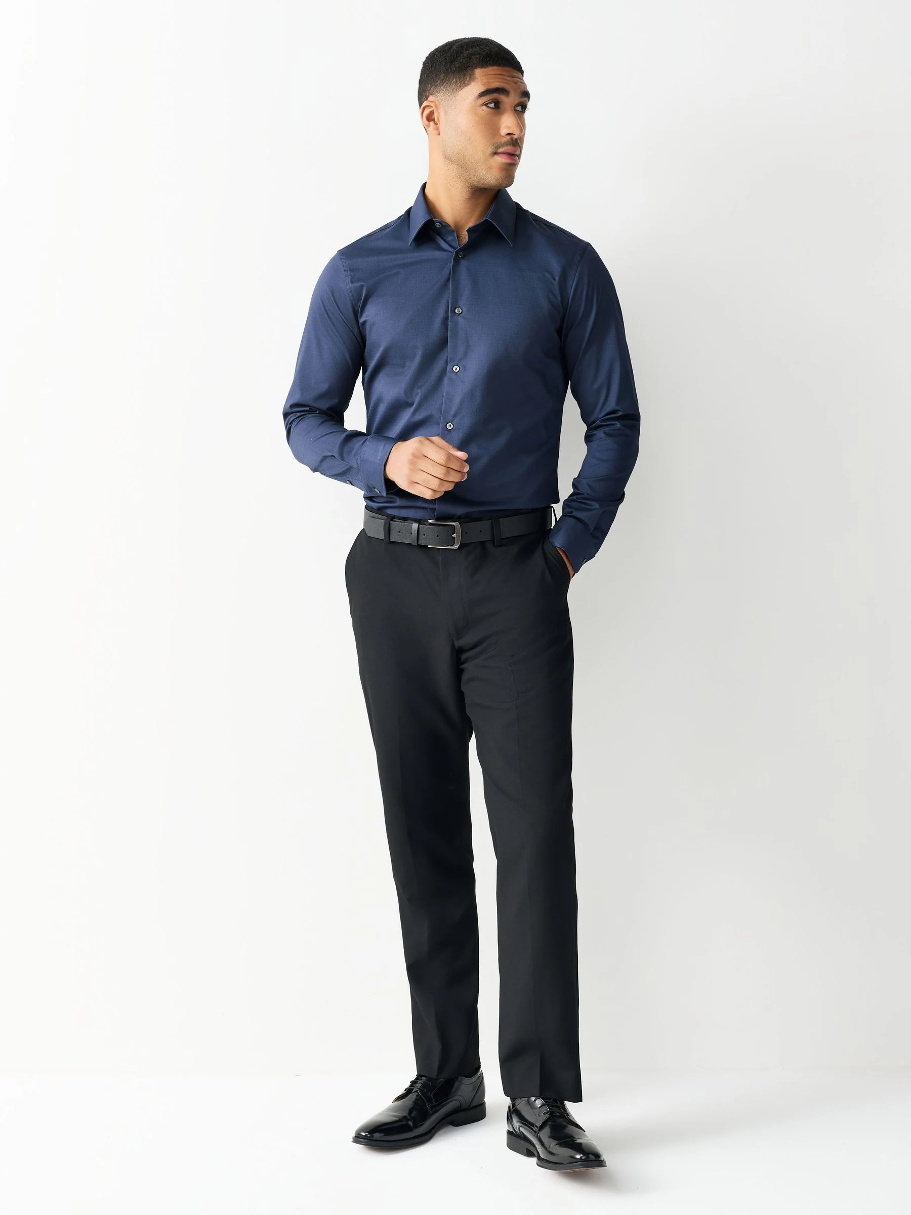 Marineblauw - Slim Fit - Onderhoudsvriendelijk, getextureerd, slim fit overhemd met enkele manchet