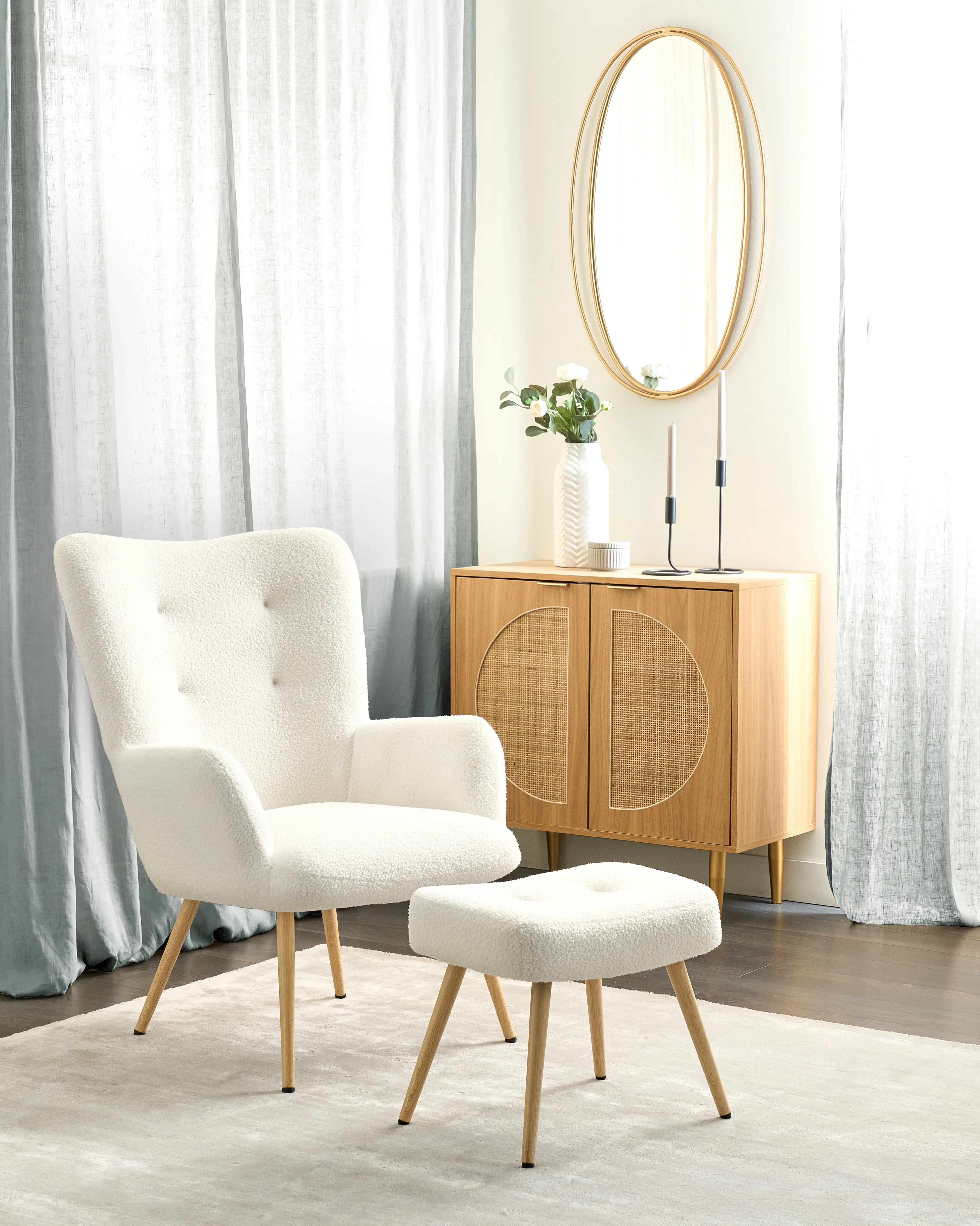 Oorfauteuil VEJLE met voetenbank Bouclé Gebroken wit