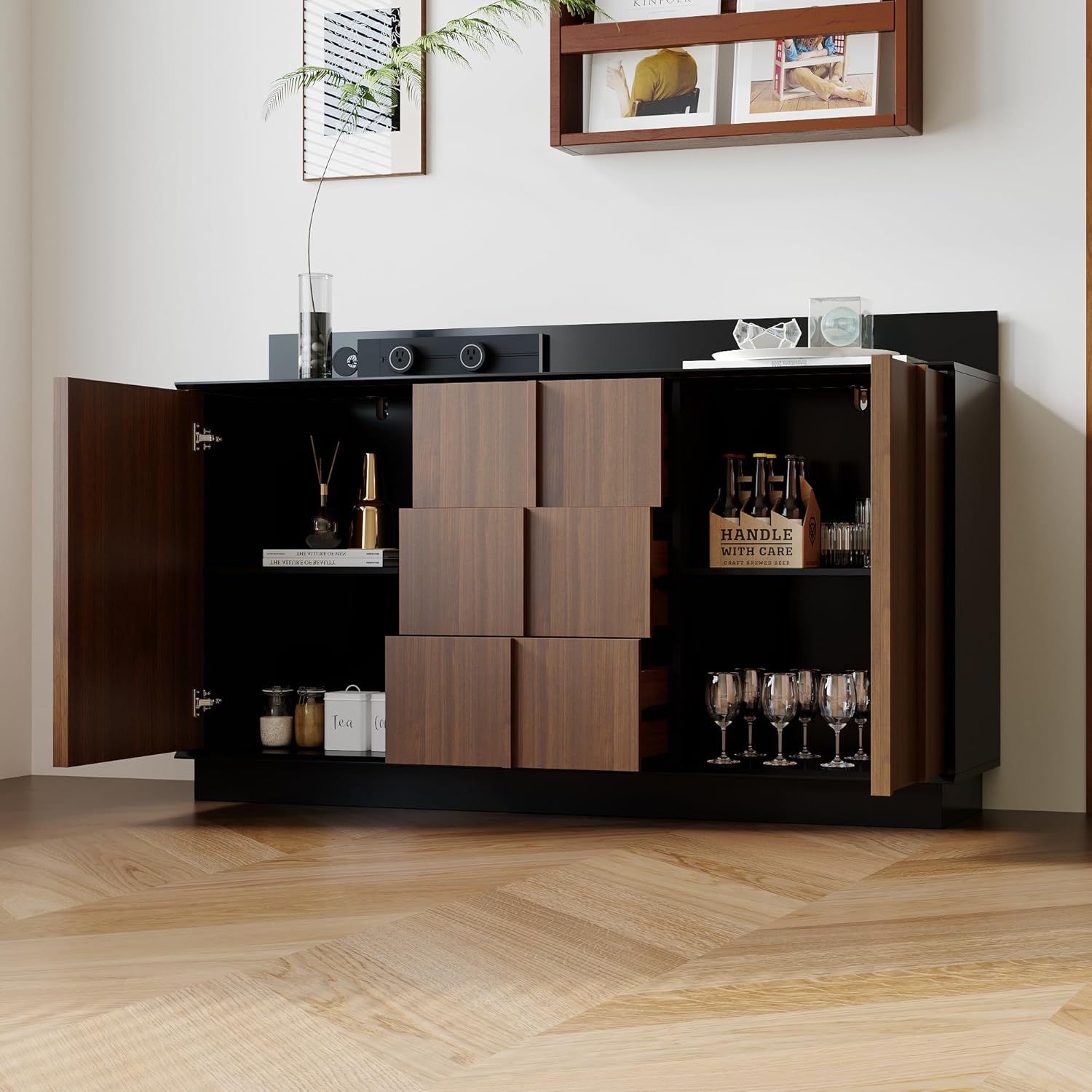Sideboard mit Hochglanz-Schwarz & Holzoptik, 150 cm Aufbewahrungsschrank mit 3 Schubladen, 2 Türen, integrierter Steckdose & Kabelbox, Kommode aus Spanplatte/MDF, 92 cm hoch