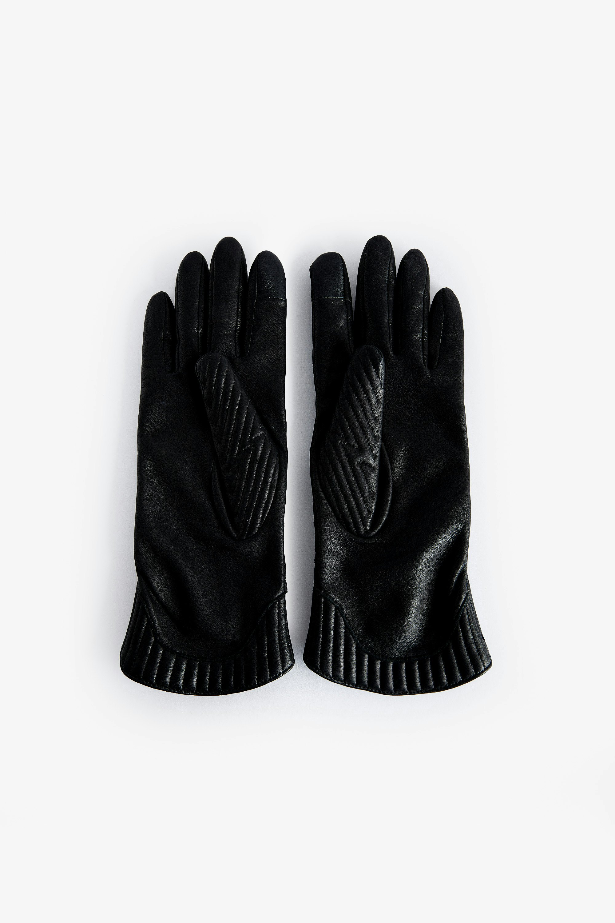 Gants Out of Hands