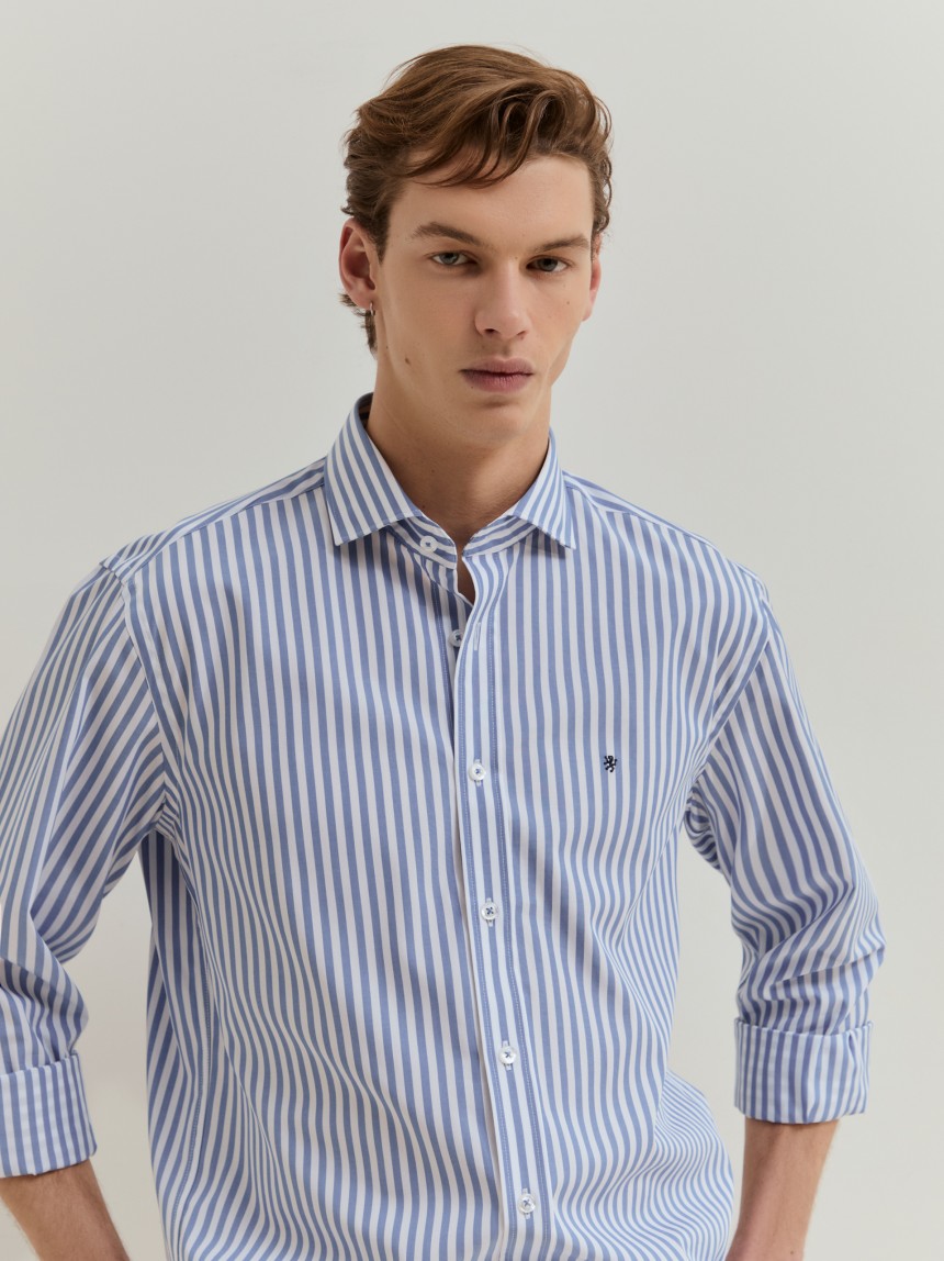 Camisa regular fit às riscas em algodão