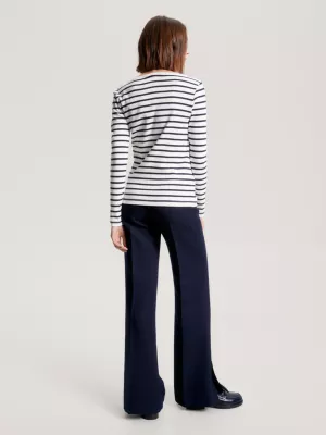Blusa de corte justo com decote canoa