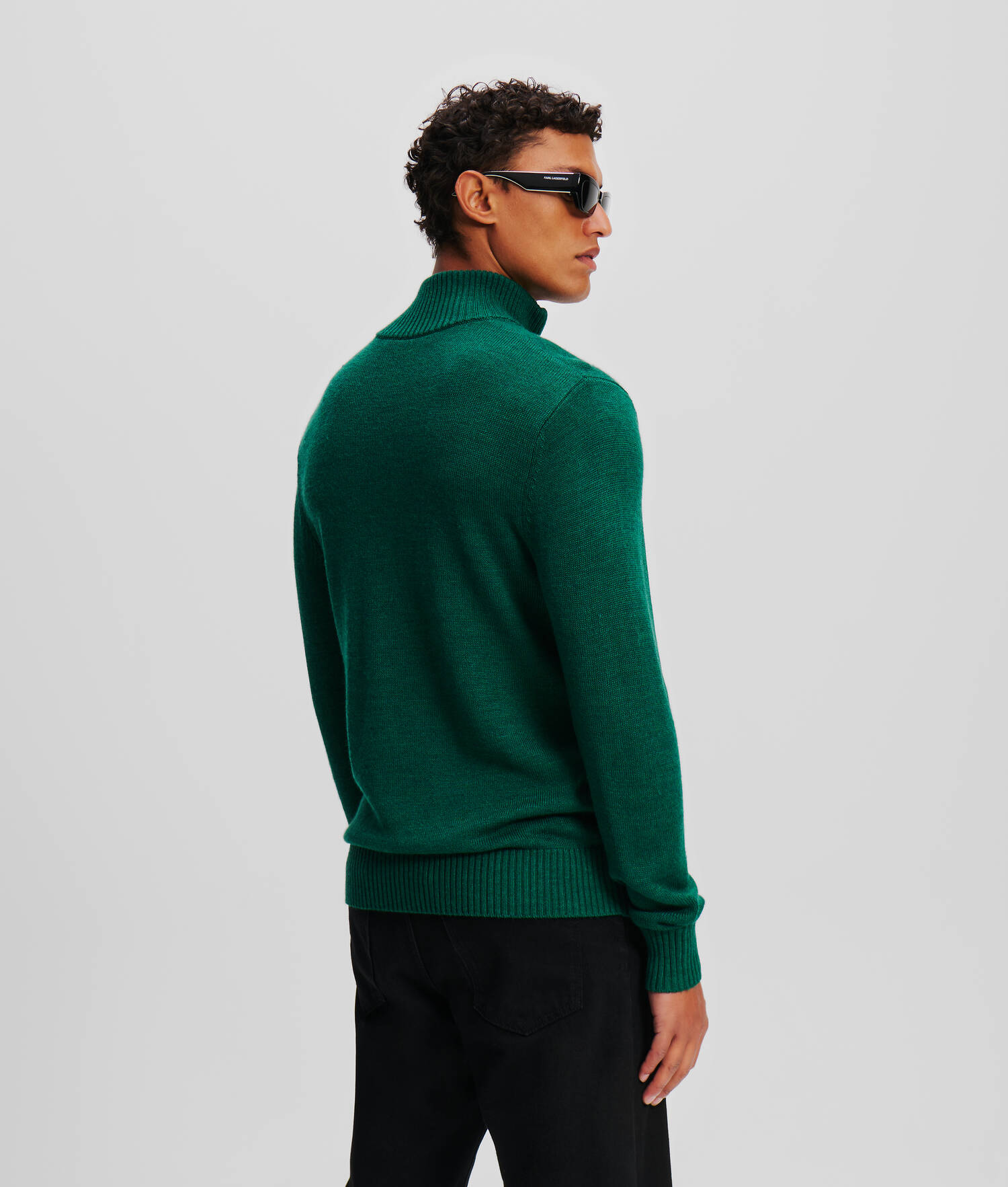 PULL À COL ROULÉ AVEC DEMI-ZIP