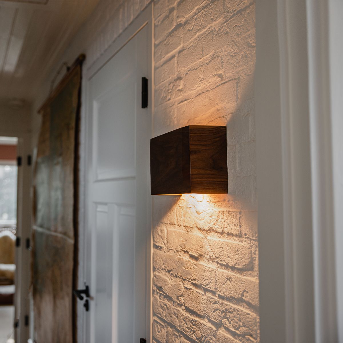 Landelijke wandlamp walnoot hout - Otan