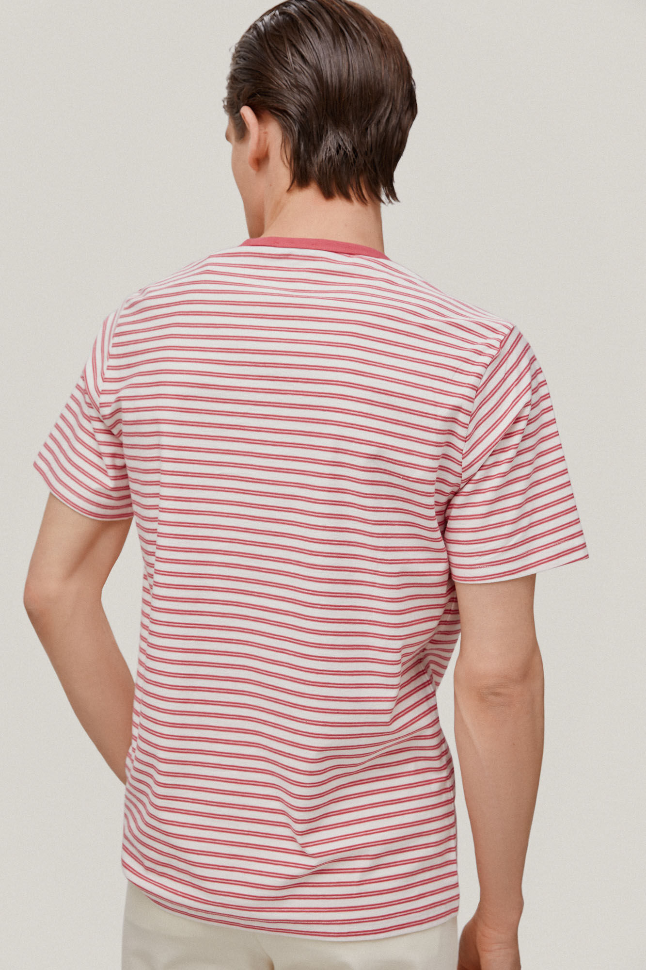Camiseta com logo listrado - Vermelha