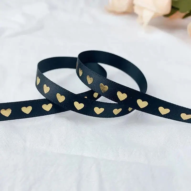 (1cmx35m) Geschenkband Satin Deko Band mit Herz Print - Schwarz