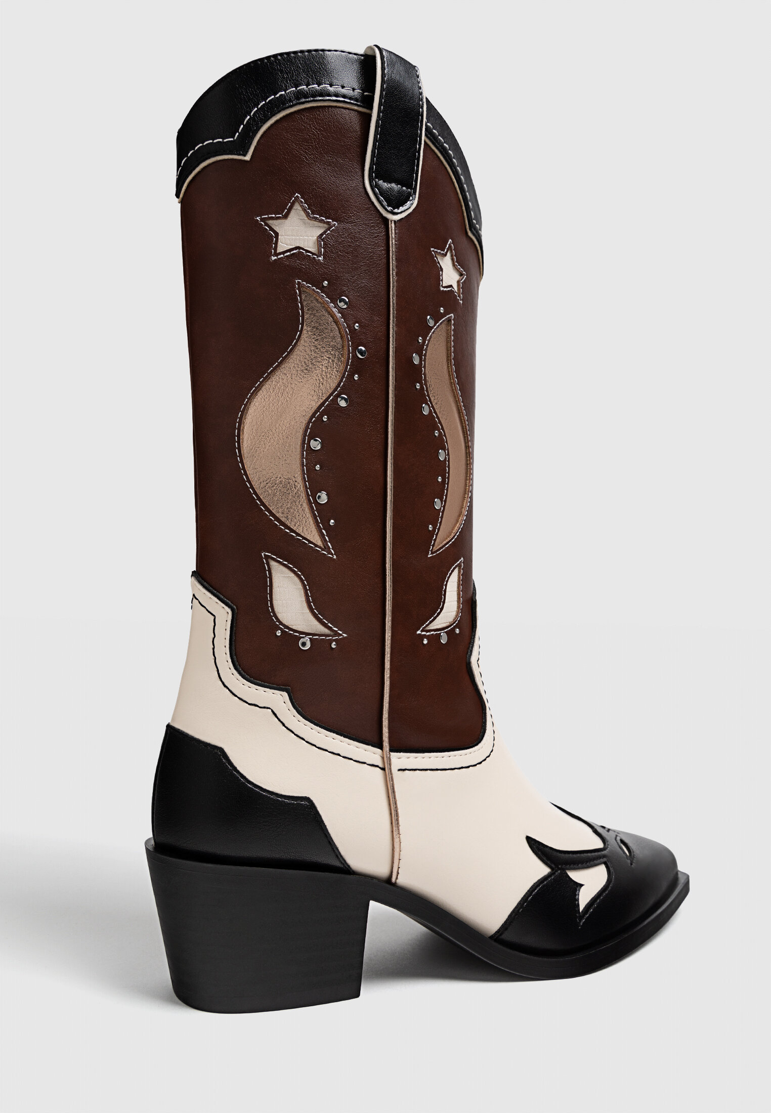 Botas de cowboy com salto e detalhes ornamentados