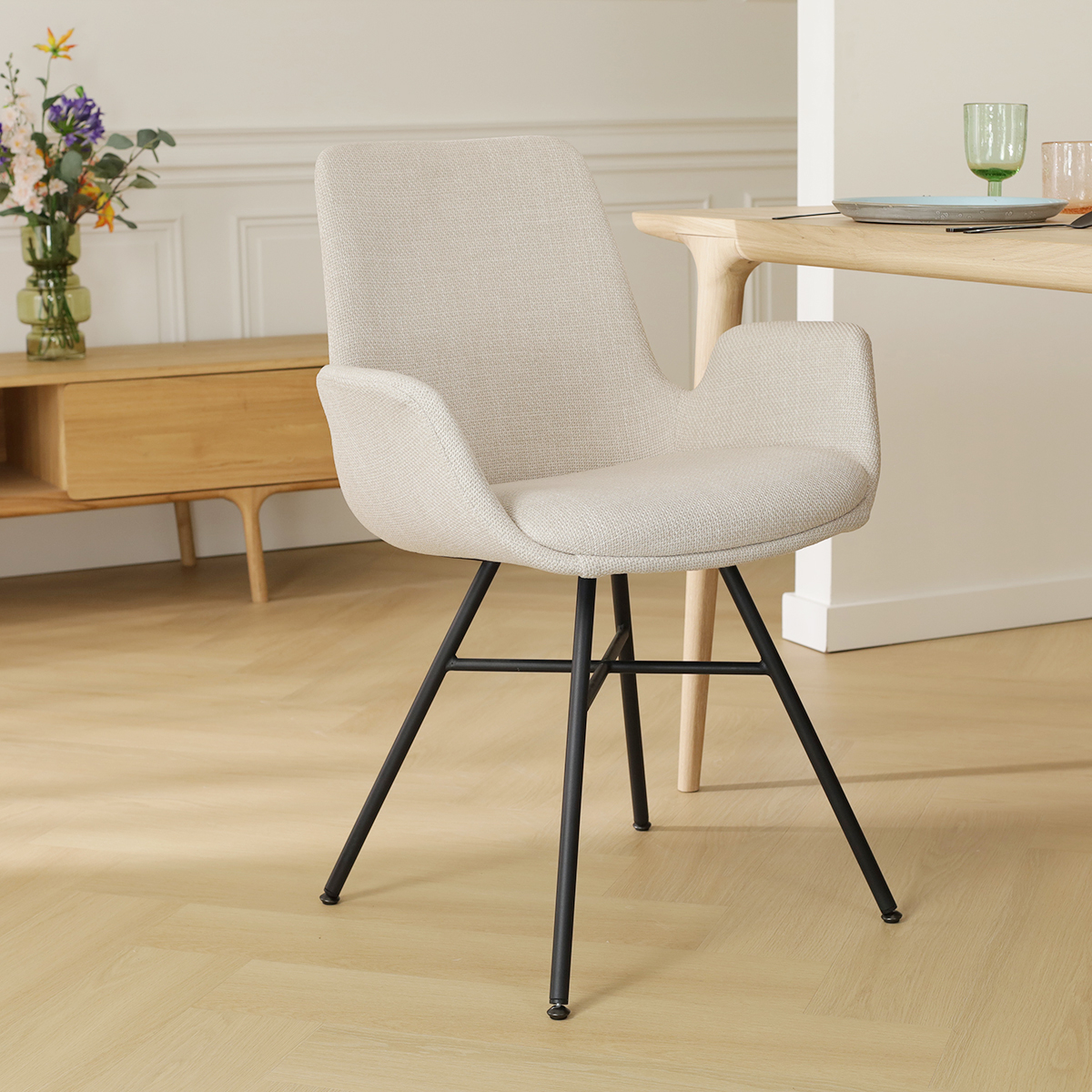 Eetkamerstoel Noa-Eef beige - zwart onderstel