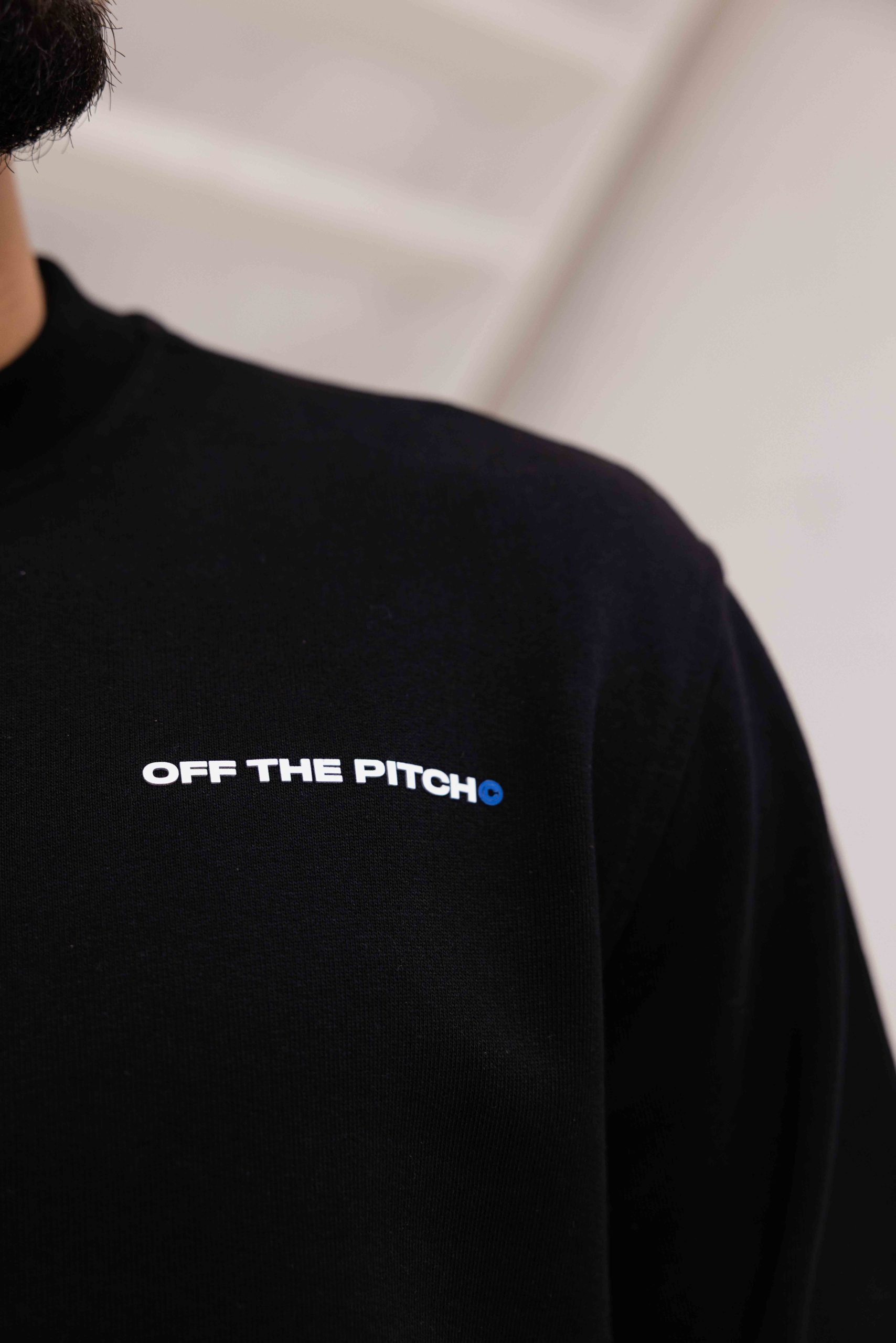 Off The Pitch World Crewneck Heren Zwart