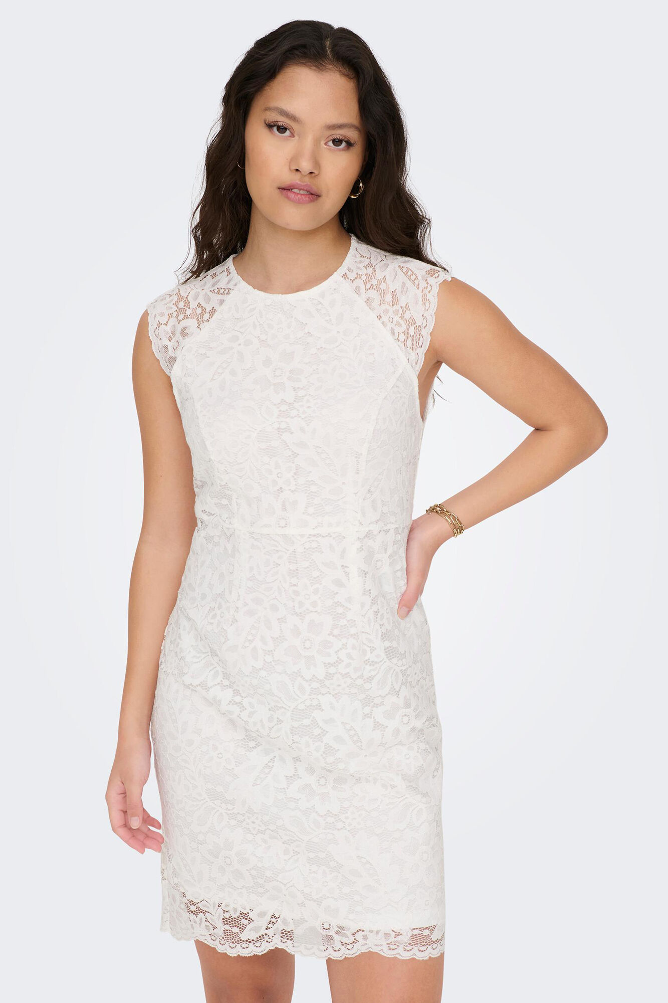 Vestido de renda sem mangas