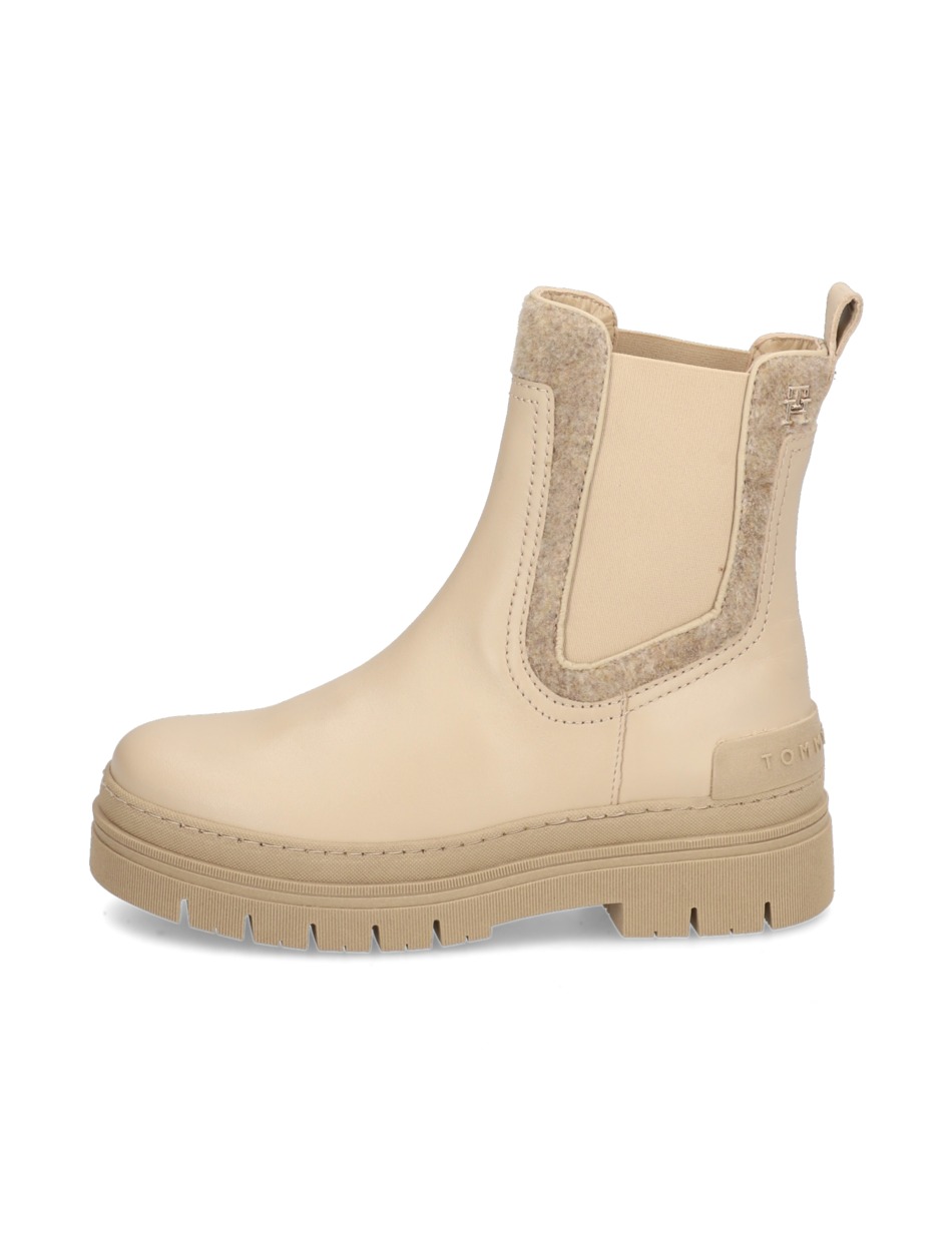FEMININE FELT CHELSEA BOOTIE