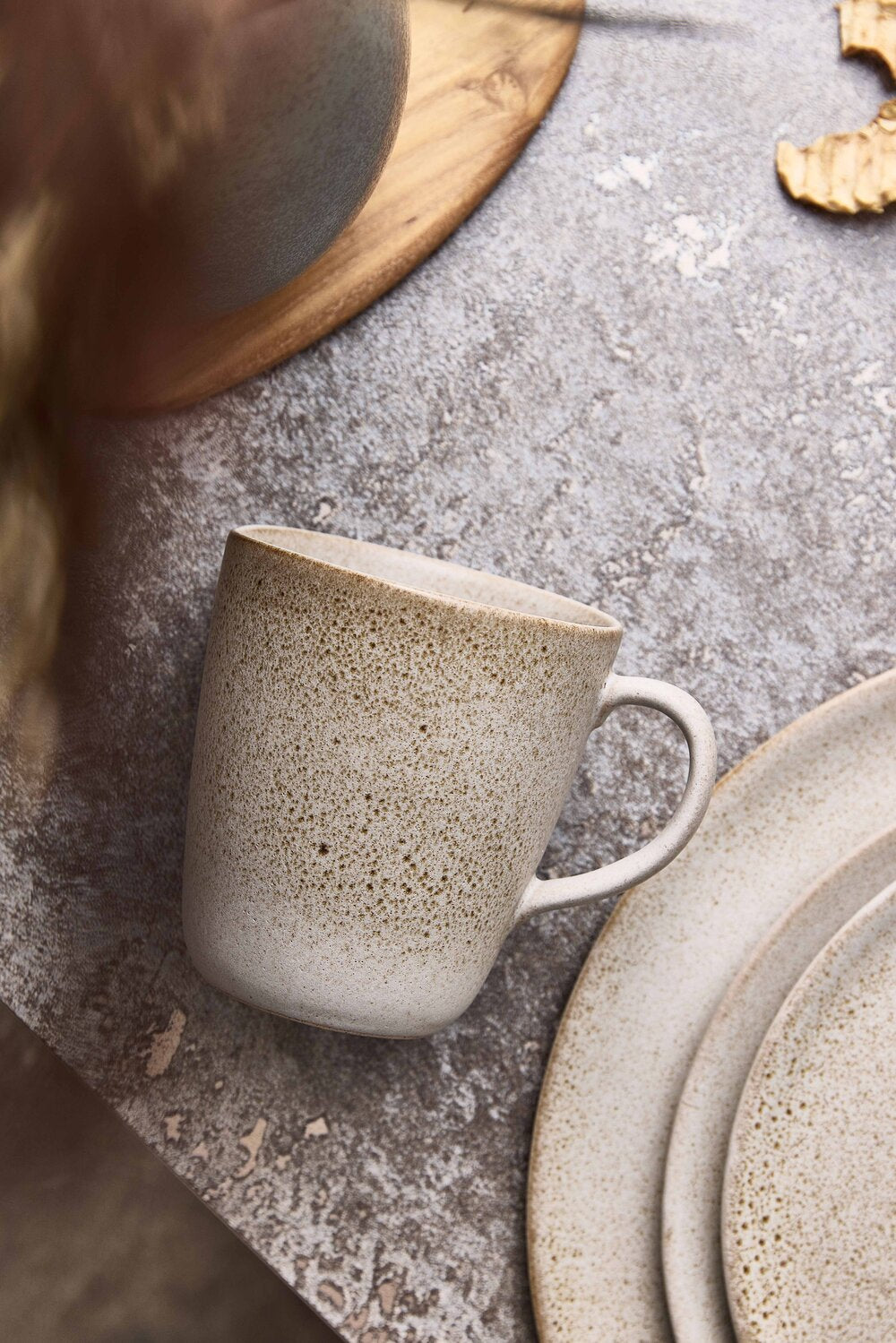 RAW  Krus med hank, Sandy Beige - 35 cl.