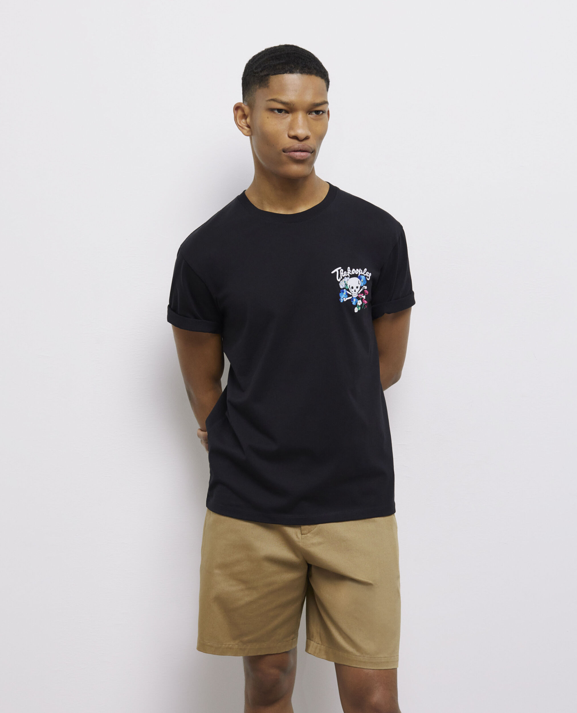 T-shirt noir avec broderie