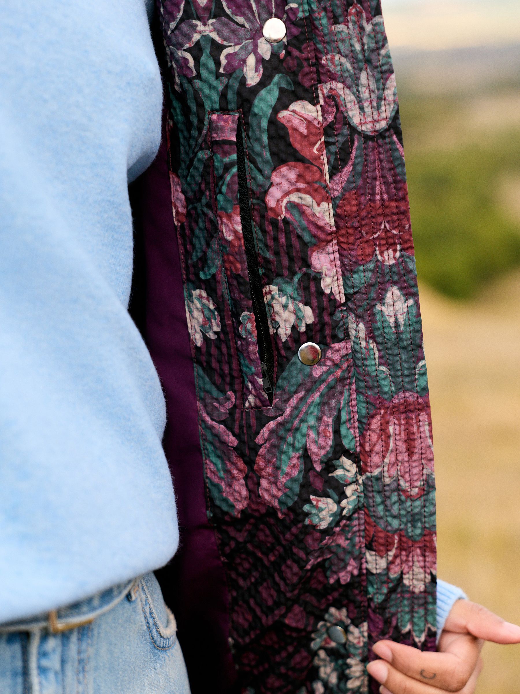 Wandtapijt print bordeaux rood - Korte Gevoerde jas met afneembare mouwen