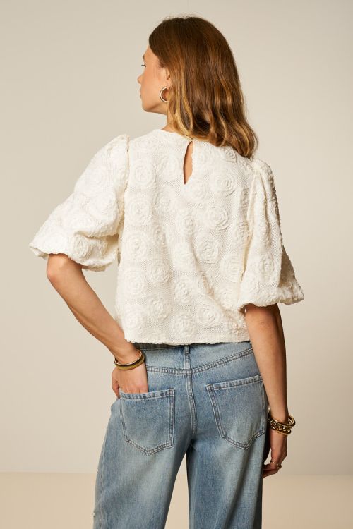 Witte kanten top met rozen en korte pofmouwen