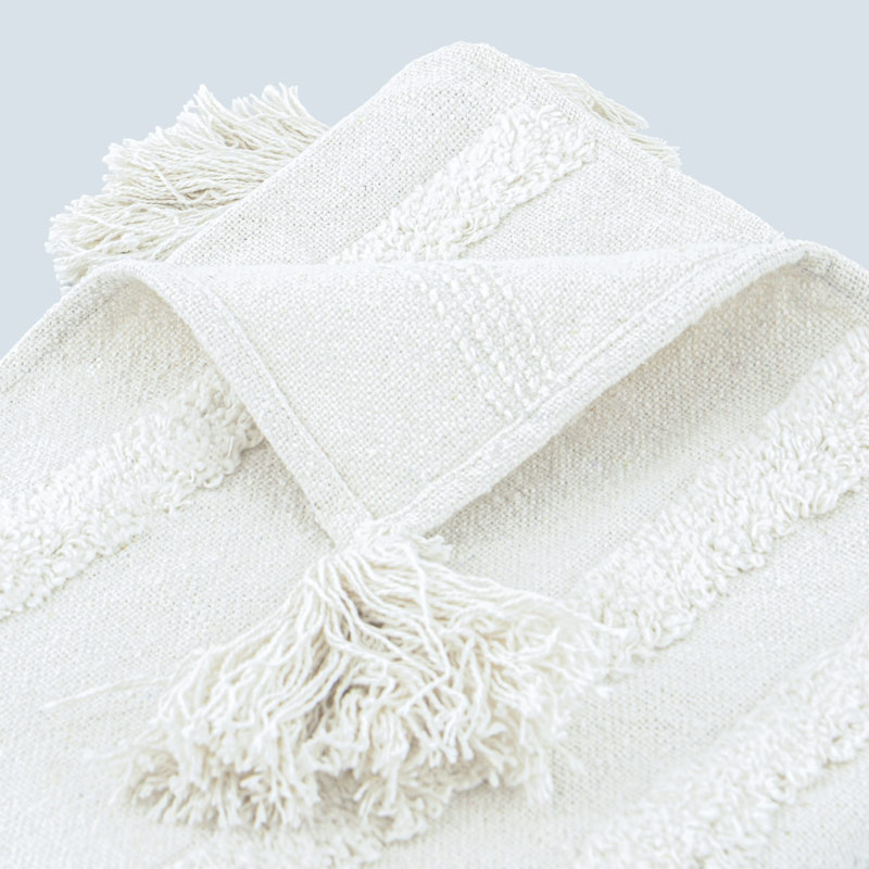 Plaid 'Edwin' en coton tufté avec pompons