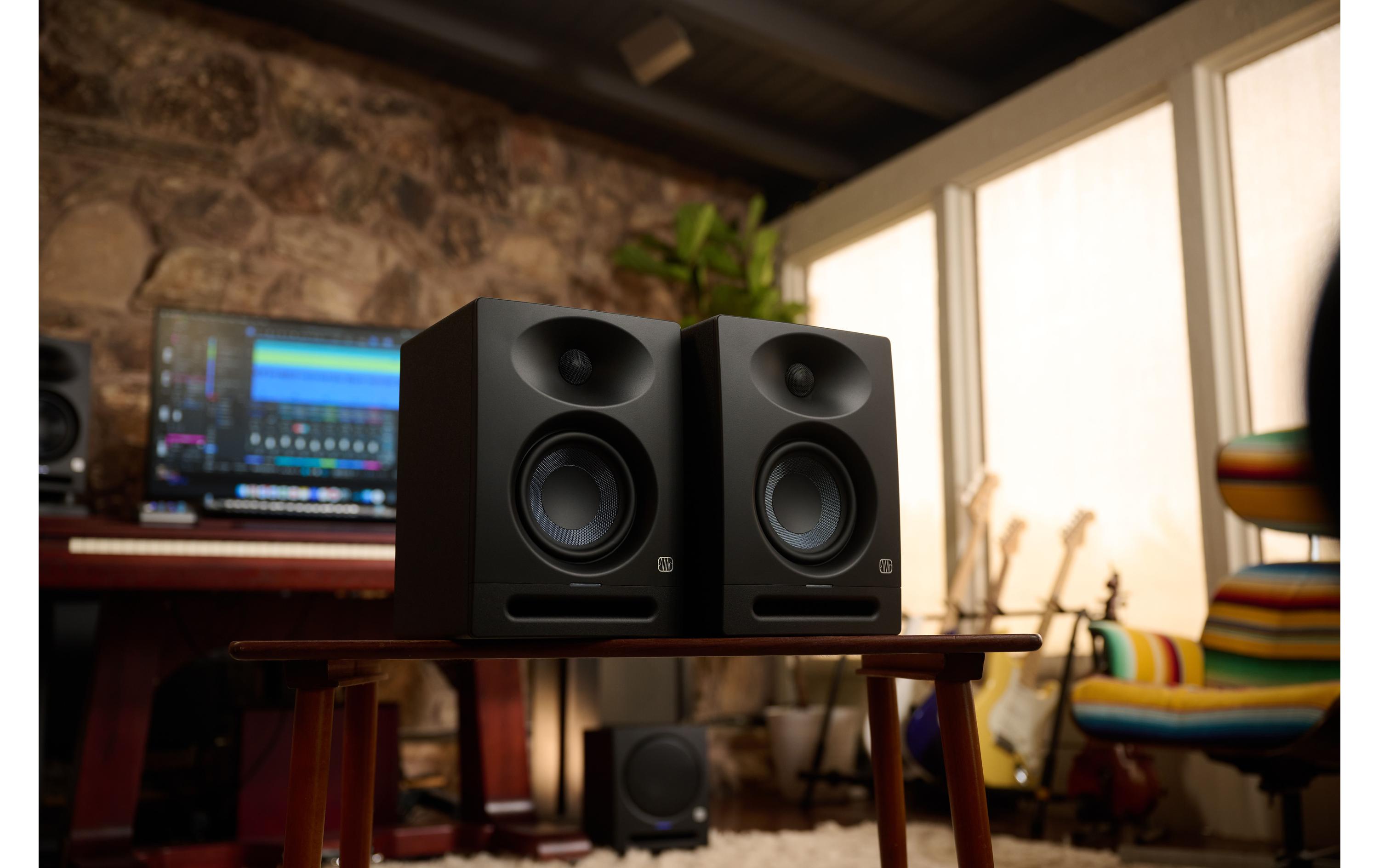 Studiomonitor Eris Studio 4 Schwarz<br>Aktive 4.5-Zoll 2-Wege-Studiomonitore mit EBM Wave Guide