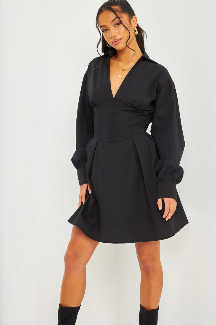Robe noire ajourée dans le dos effet corset