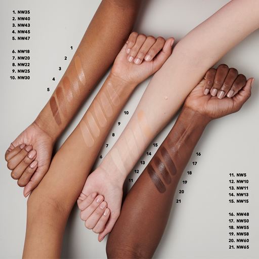 MAC Studio Radiance Serum-Powered Foundation, NW20