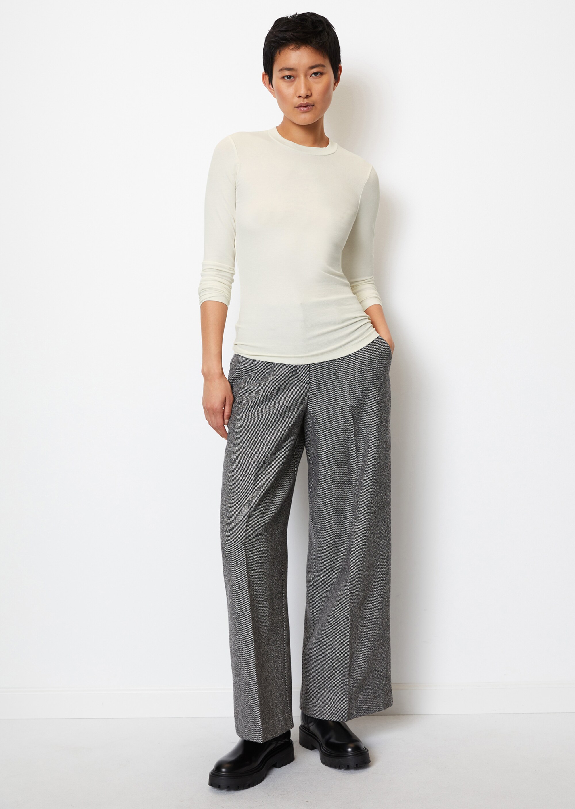 Rundhals-Longsleeve regularaus soft geripptem Jersey