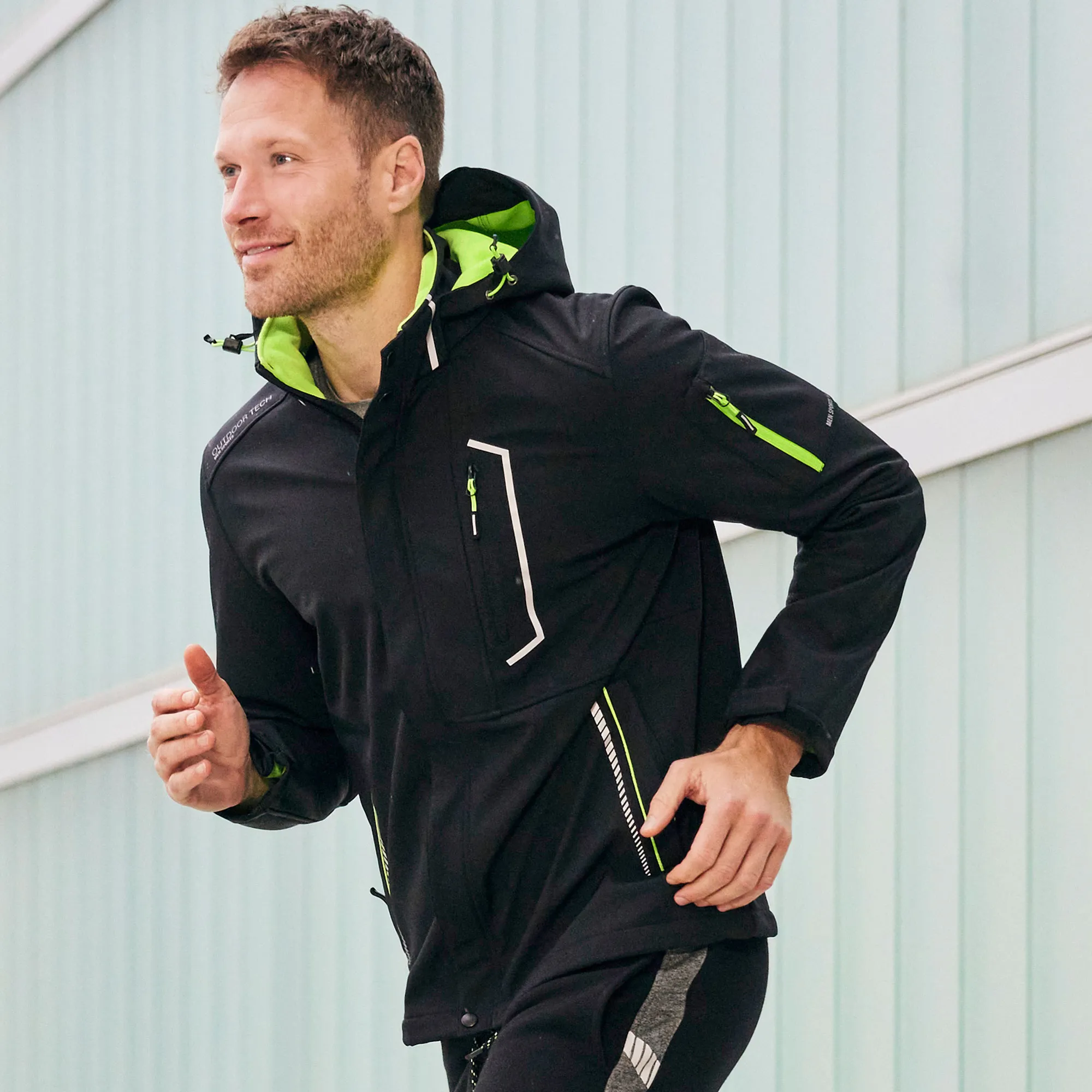 Herren-Softshell-Jacke mit Kapuze