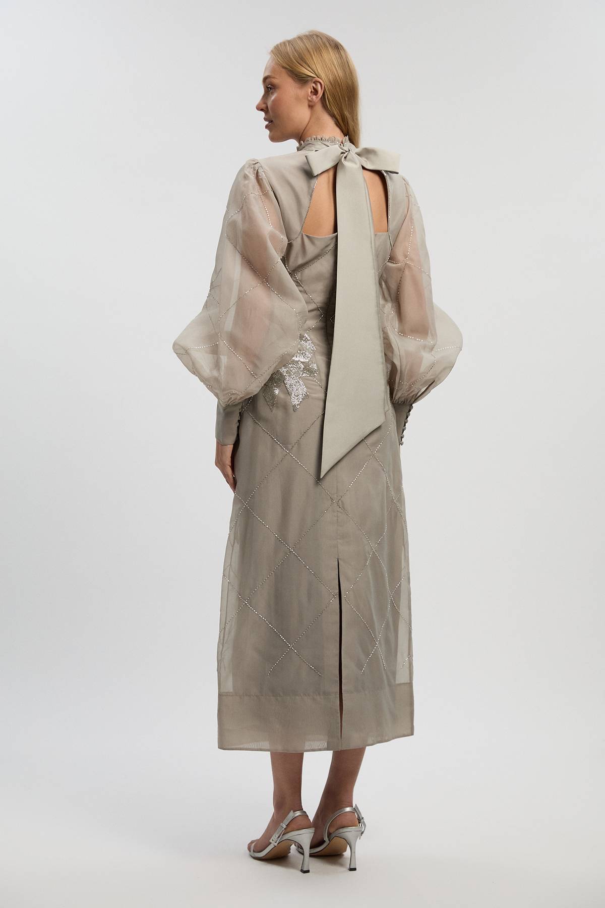 KarenMillen Robe Mi-longue en Organdi à Manches Bouffantes Ornée de Cristaux