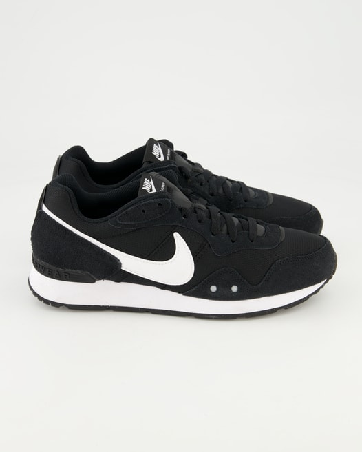 Nike VENTURE RUNNER Sneaker in Schwarz